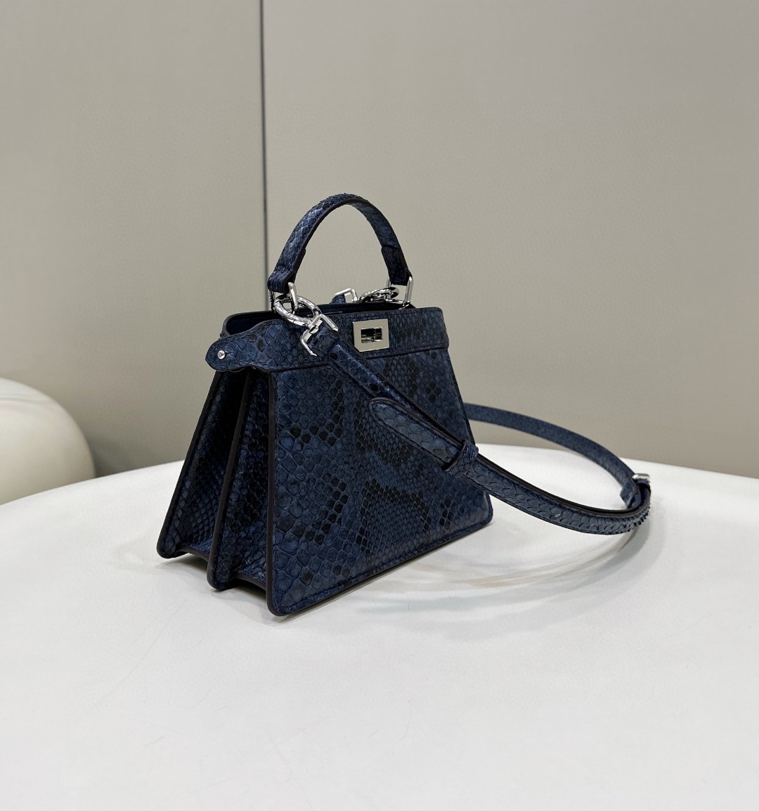 Bagsaaa Peekaboo ISeeU Petite Natural python leather blue bag - 21*11*16cm