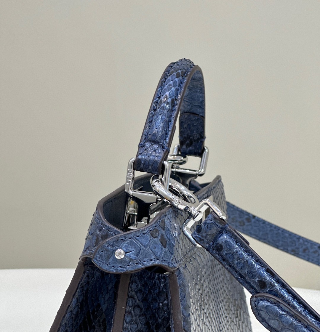 Bagsaaa Peekaboo ISeeU Petite Natural python leather blue bag - 21*11*16cm