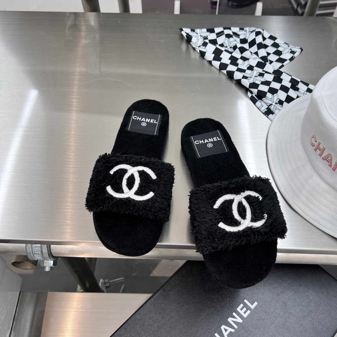 Bagsaaa Ch**el CC Fur Black Slippers
