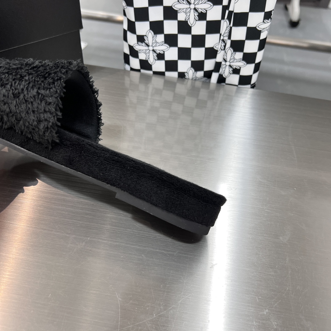 Bagsaaa Ch**el CC Fur Black Slippers