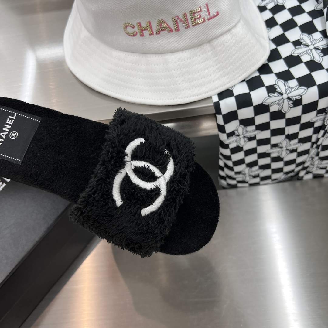 Bagsaaa Ch**el CC Fur Black Slippers