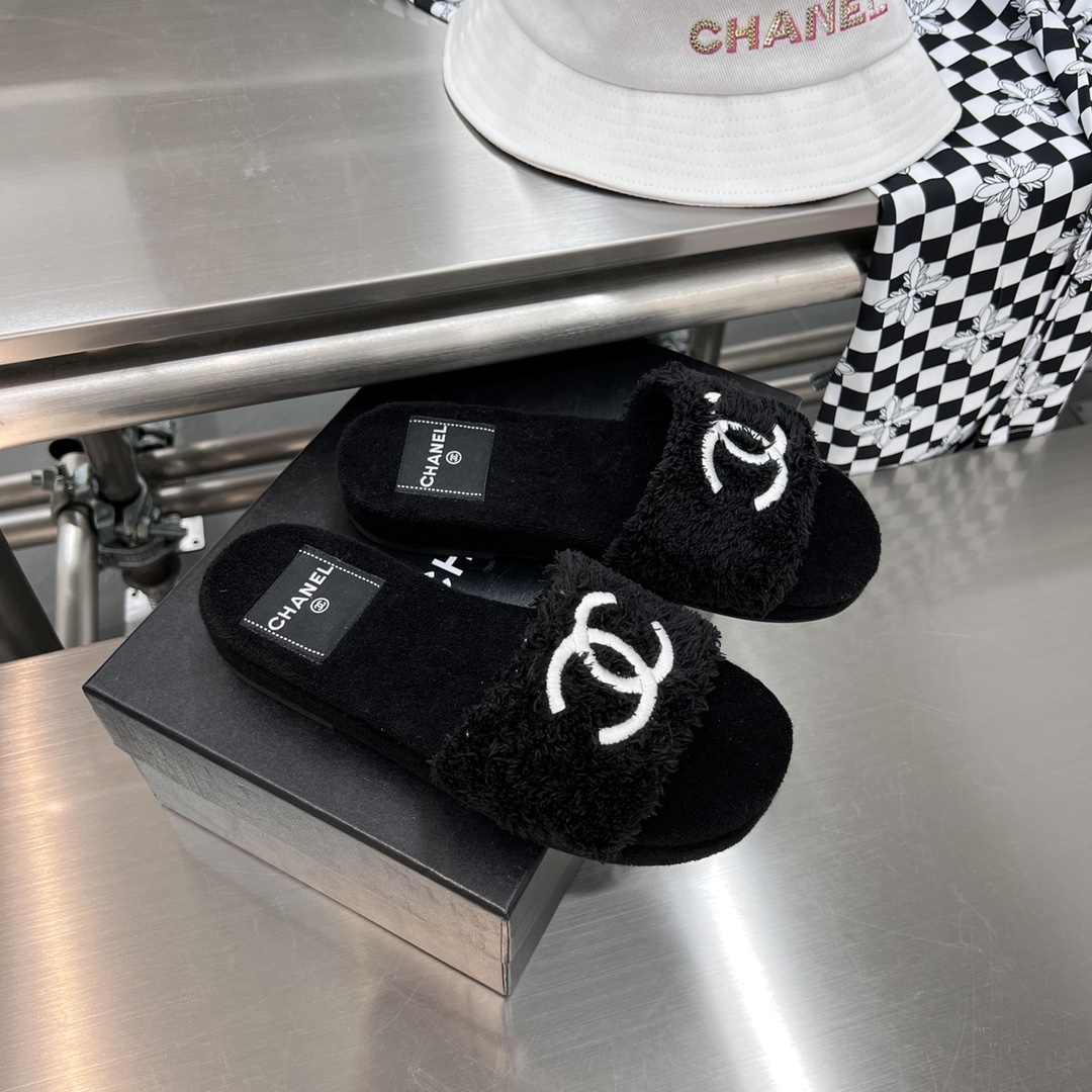 Bagsaaa Ch**el CC Fur Black Slippers