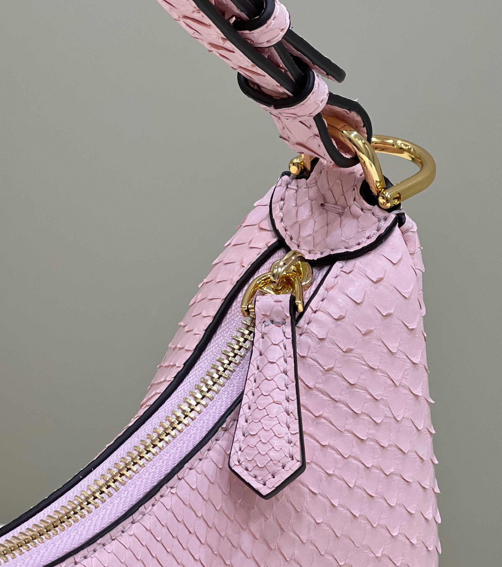 Bagsaaa F**di Small Graphy In Pink Pythin Leather - 10×29×24.5cm