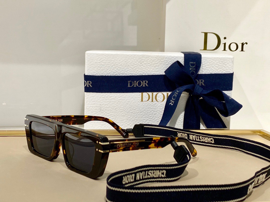 Bagsaaa D10r Signature S2U Sunglasses With Chain