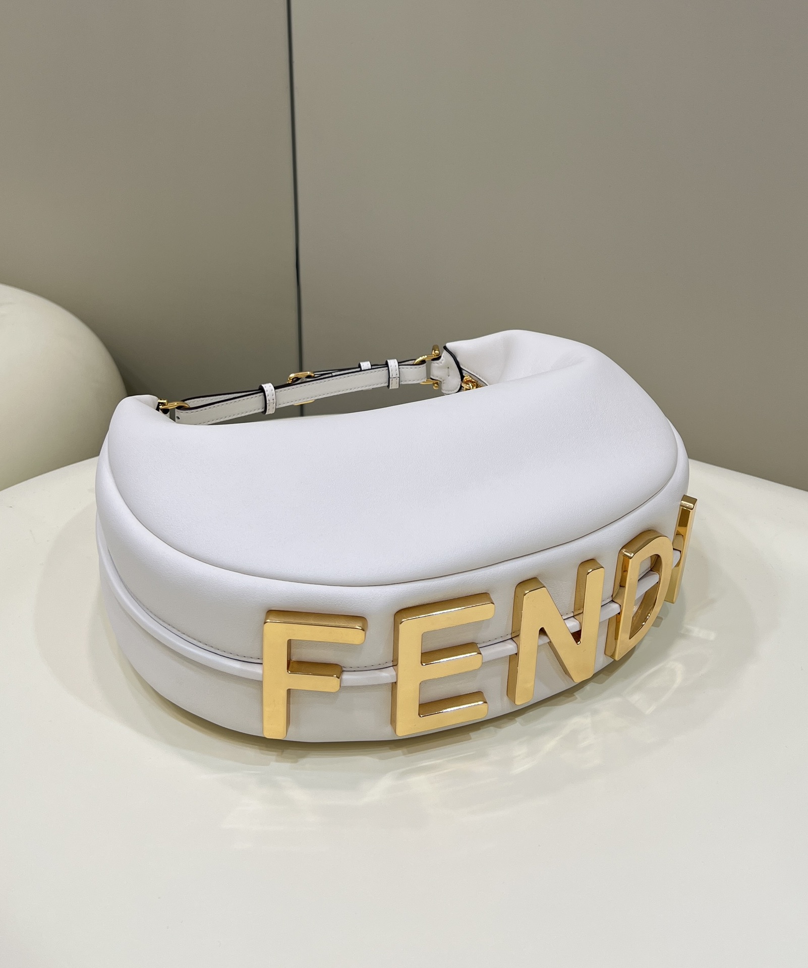 Bagsaaa F**di Medium Graphy In White Leather Bag - 36-30-11CM