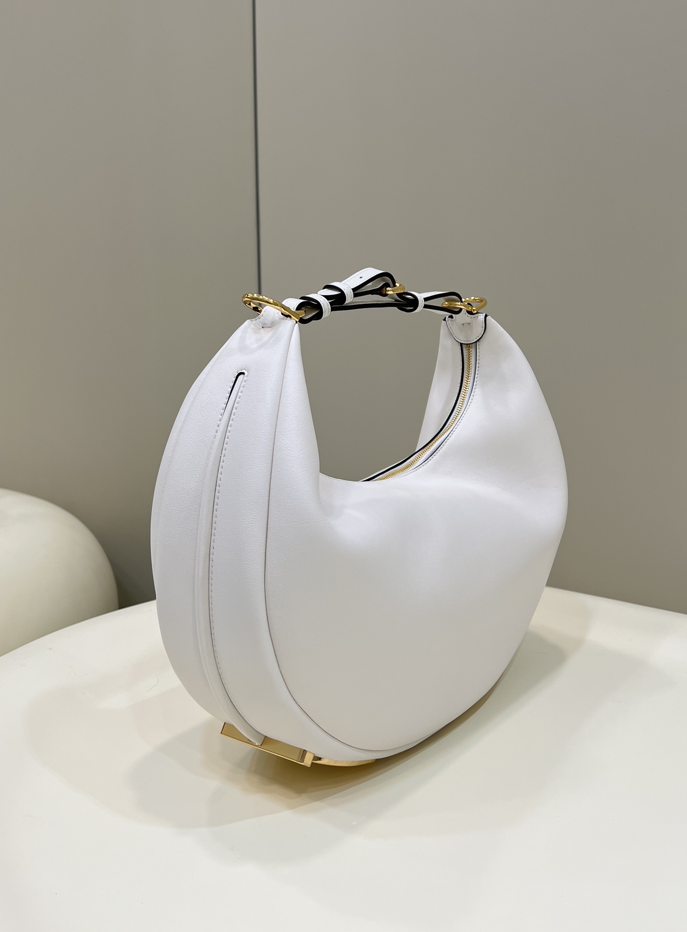 Bagsaaa F**di Medium Graphy In White Leather Bag - 36-30-11CM