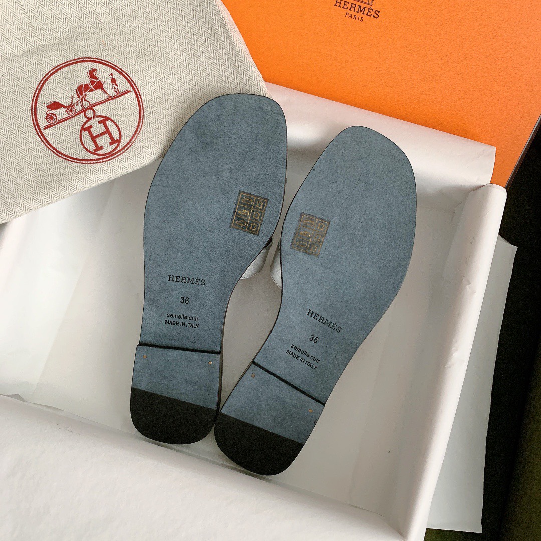Bagsaaa H**me5 Oran Box calfskin Silver
