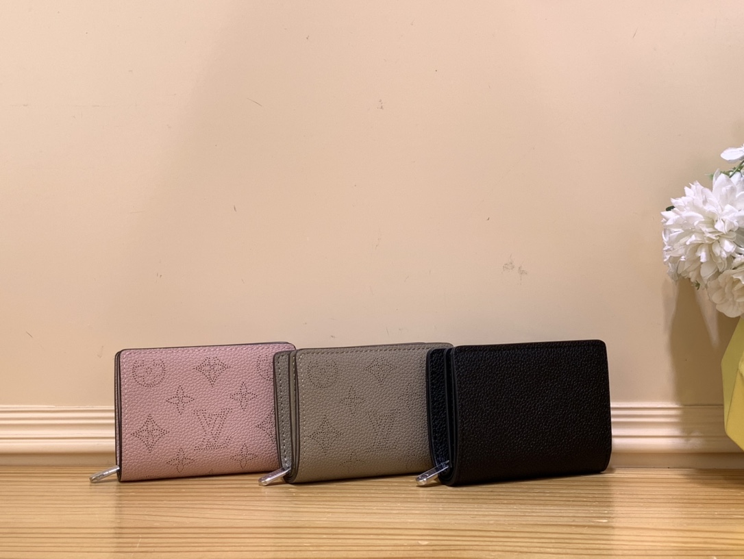 Bagsaaa L0vis Vvtt0n Clea Mahina Wallet - 11 x 8.5 x 3.5 cm