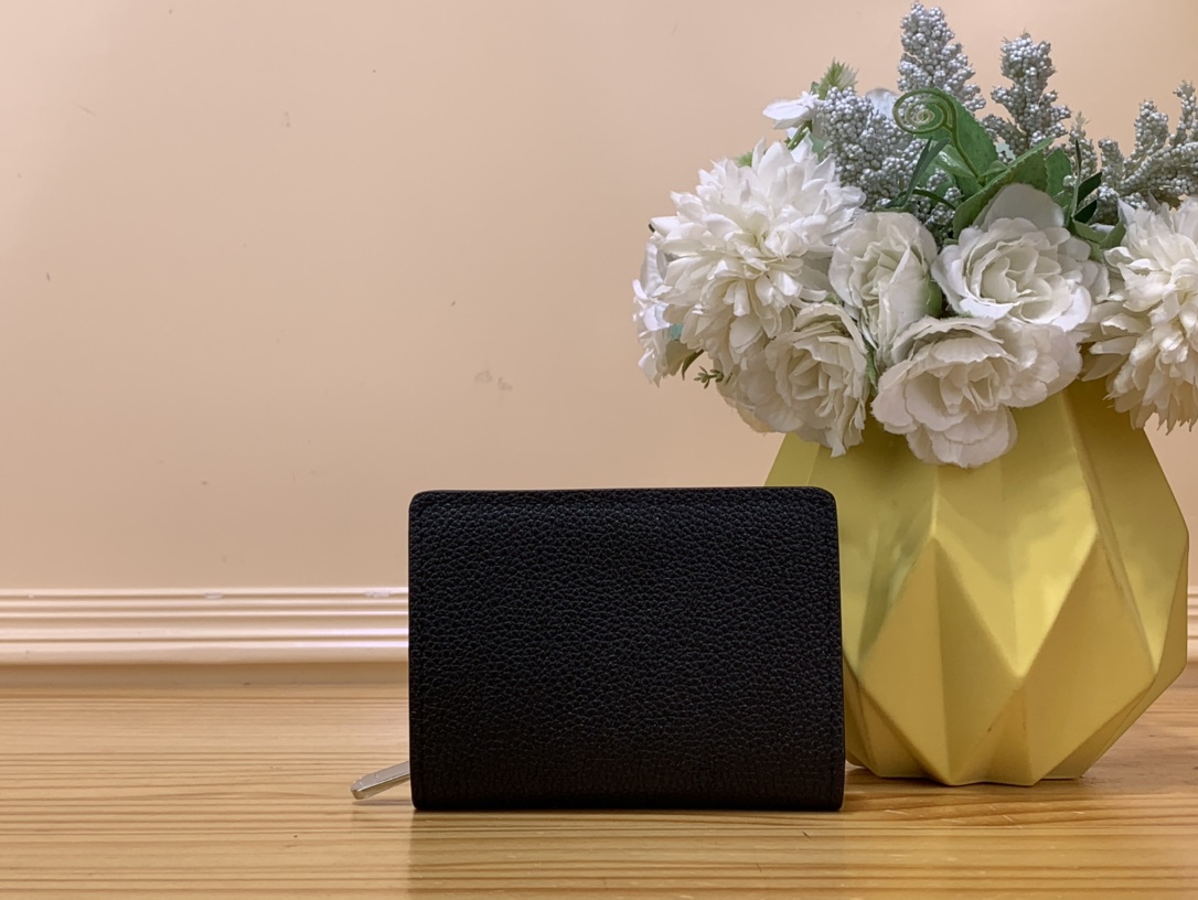 Bagsaaa L0vis Vvtt0n Clea Mahina Wallet - 11 x 8.5 x 3.5 cm