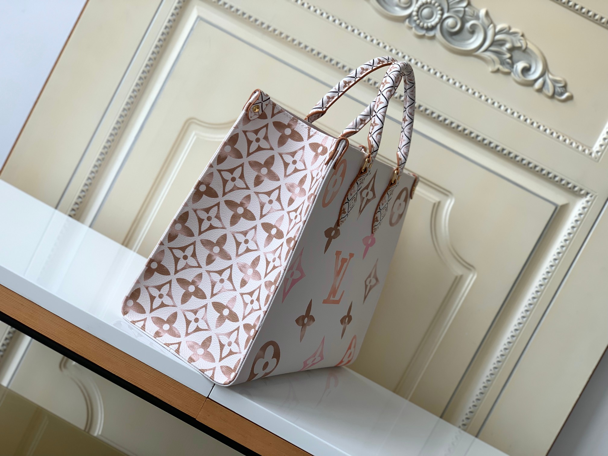 Bagsaaa L0vis Vvtt0n By The Pool Onthego MM Beige - 35*27*14CM