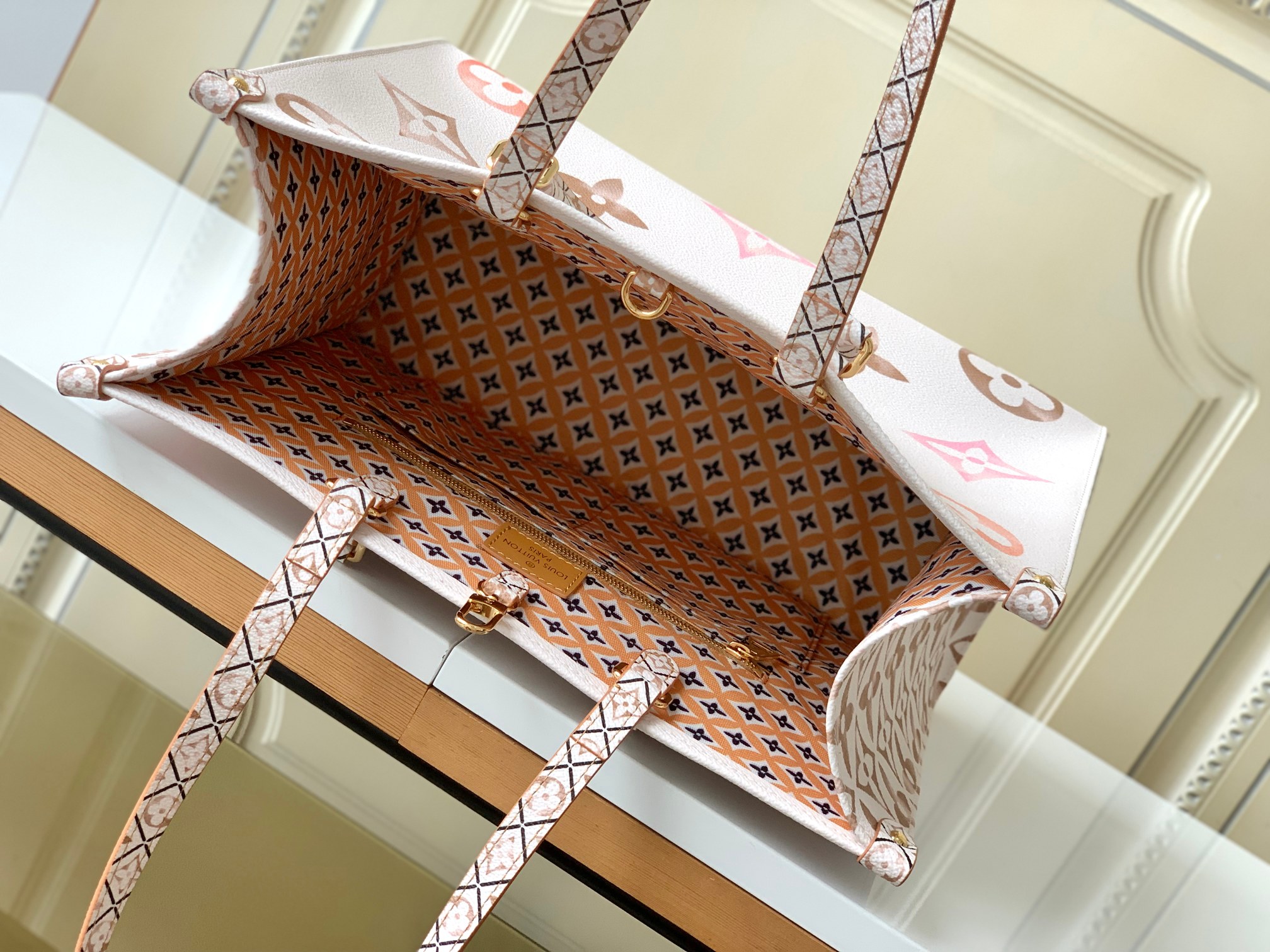 Bagsaaa L0vis Vvtt0n By The Pool Onthego MM Beige - 35*27*14CM