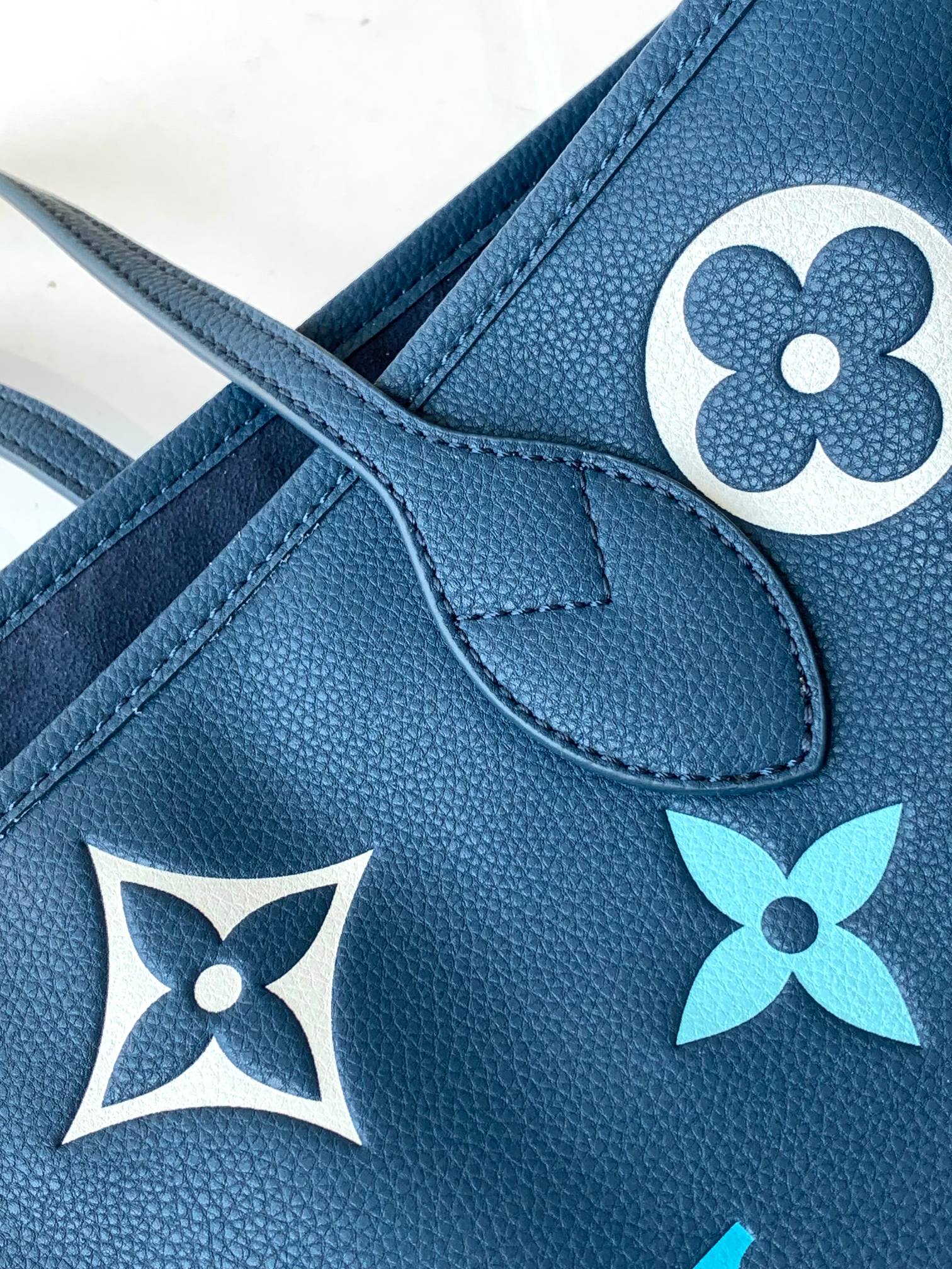 Bagsaaa L0vis Vvtt0n Neverfull MM Blue with gradient effect - 31 x 28 x 14 cm