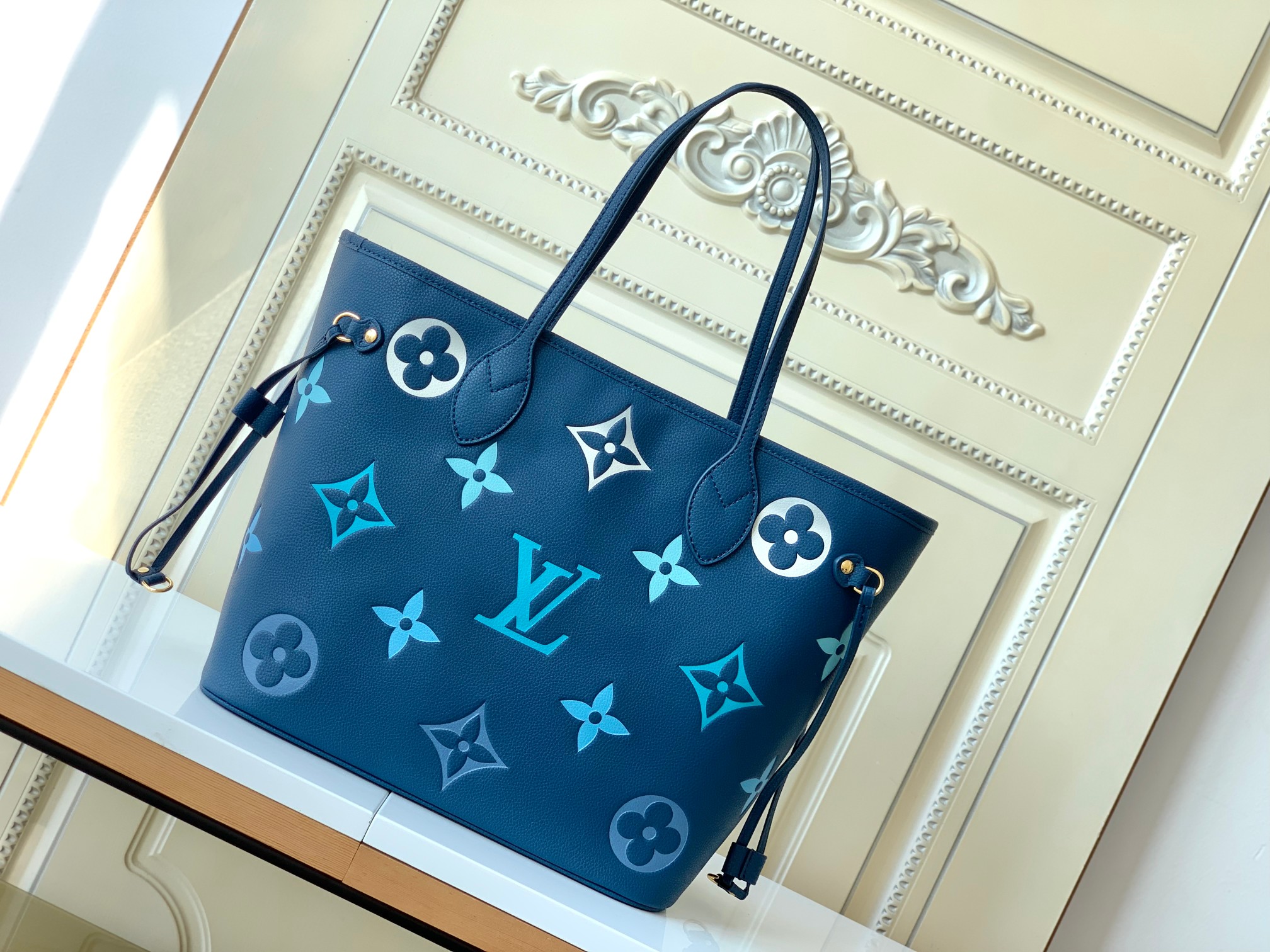 Bagsaaa L0vis Vvtt0n Neverfull MM Blue with gradient effect - 31 x 28 x 14 cm