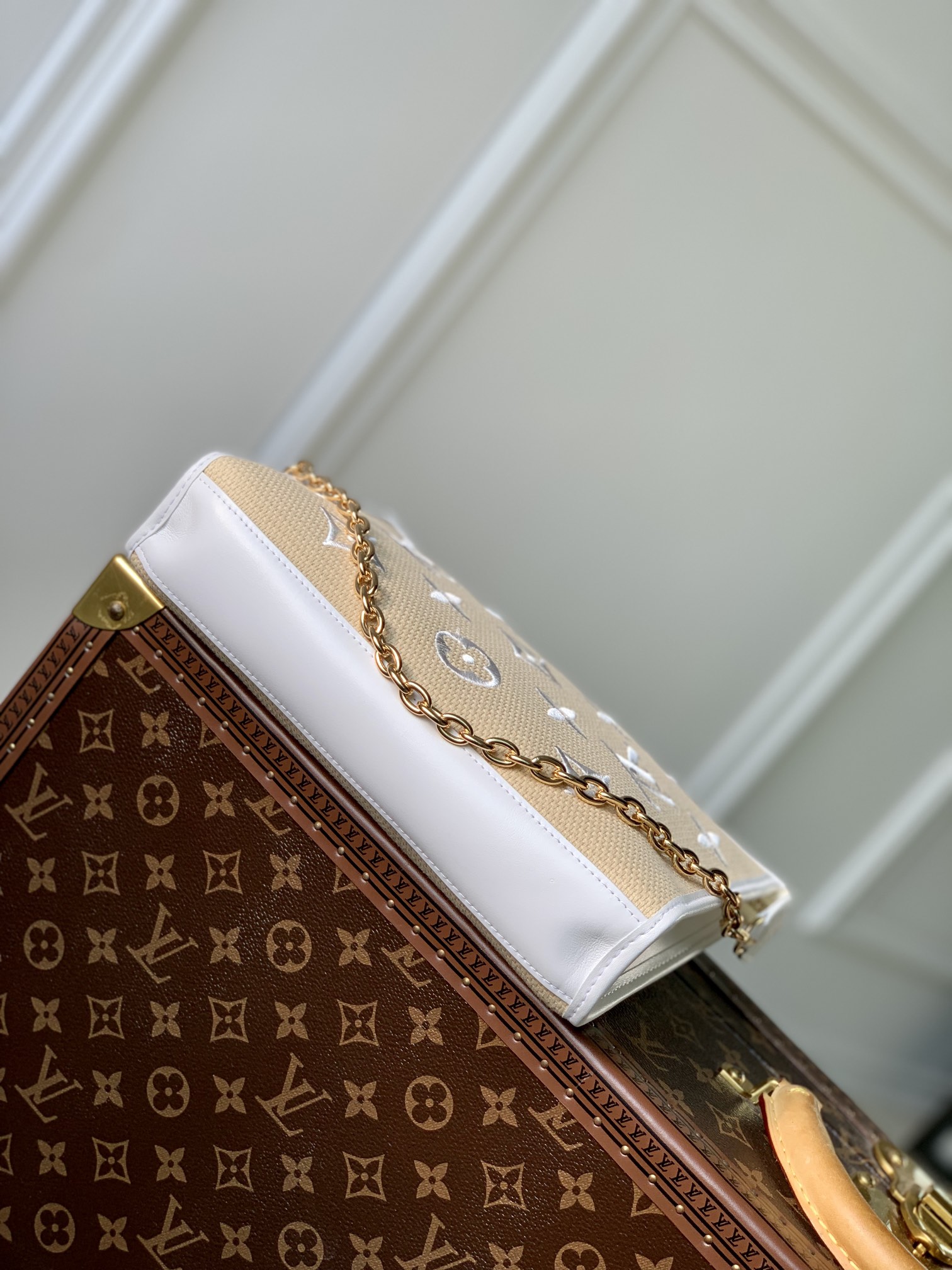 Bagsaaa L0vis Vvtt0n Toiletry Pouch On Chain Bag White with Lotus cotton - 25*20*5.5CM