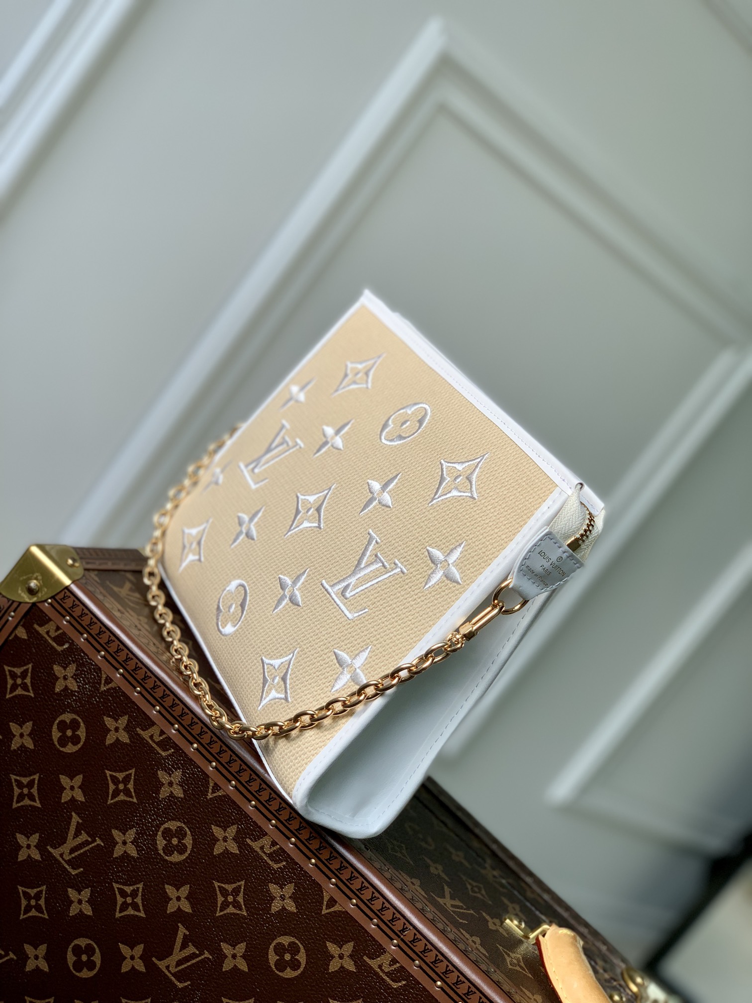 Bagsaaa L0vis Vvtt0n Toiletry Pouch On Chain Bag White with Lotus cotton - 25*20*5.5CM