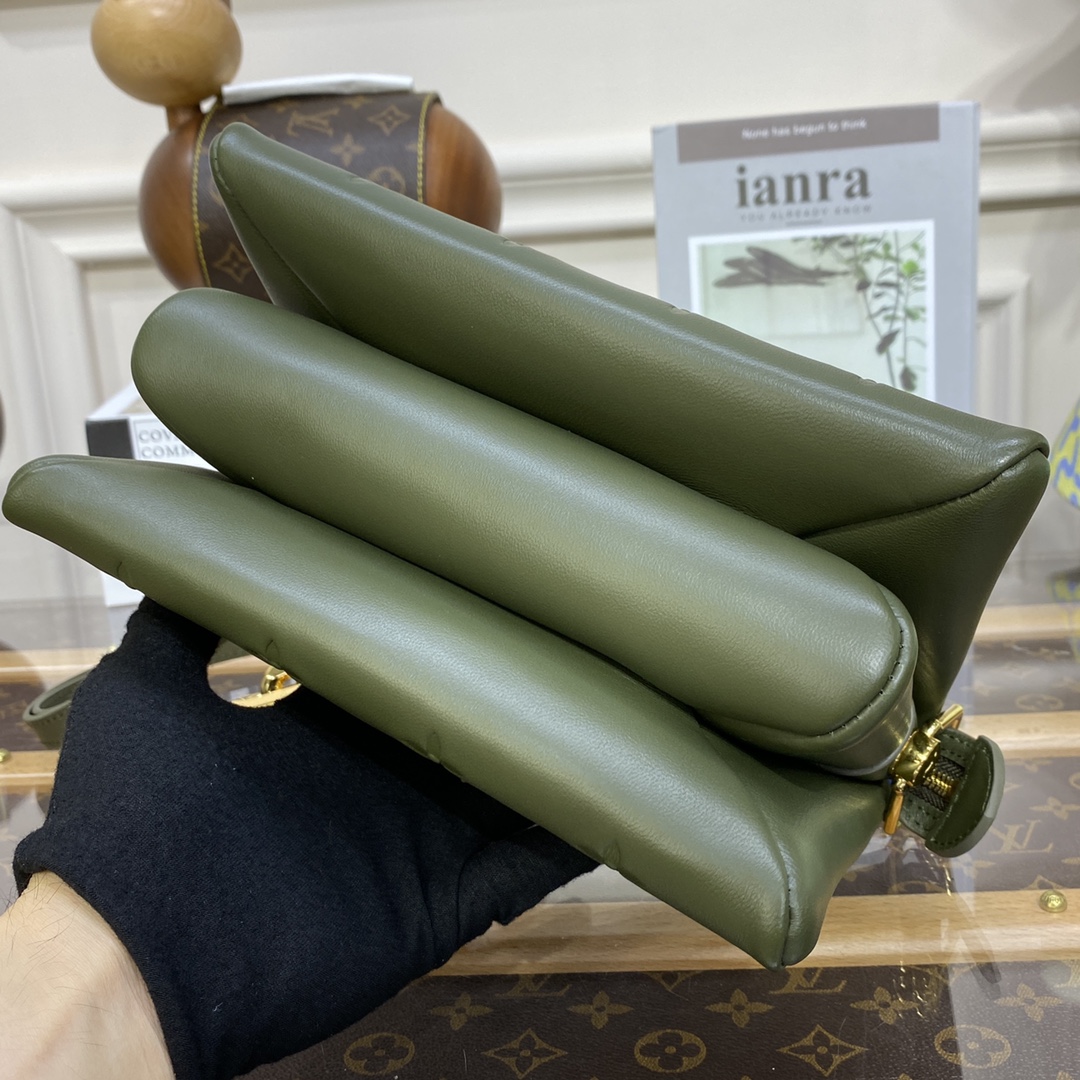 Bagsaaa L0vis Vvtt0n Coussin BB Military Green- 20 x 16 x 7 cm