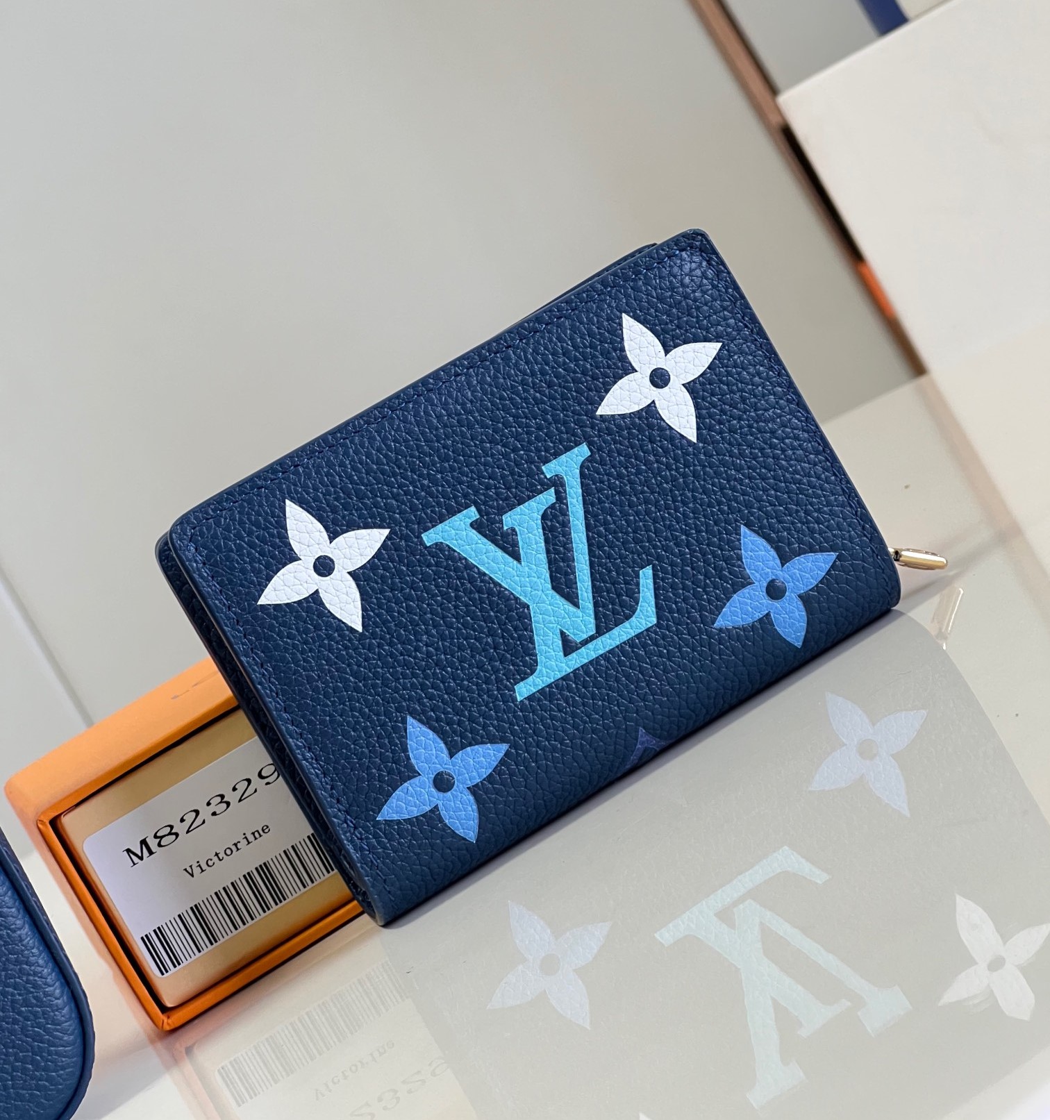 Bagsaaa L0vis Vvtt0n Clea Blue with gradient effect Wallet - 11 x 8.5 x 3.5 cm 