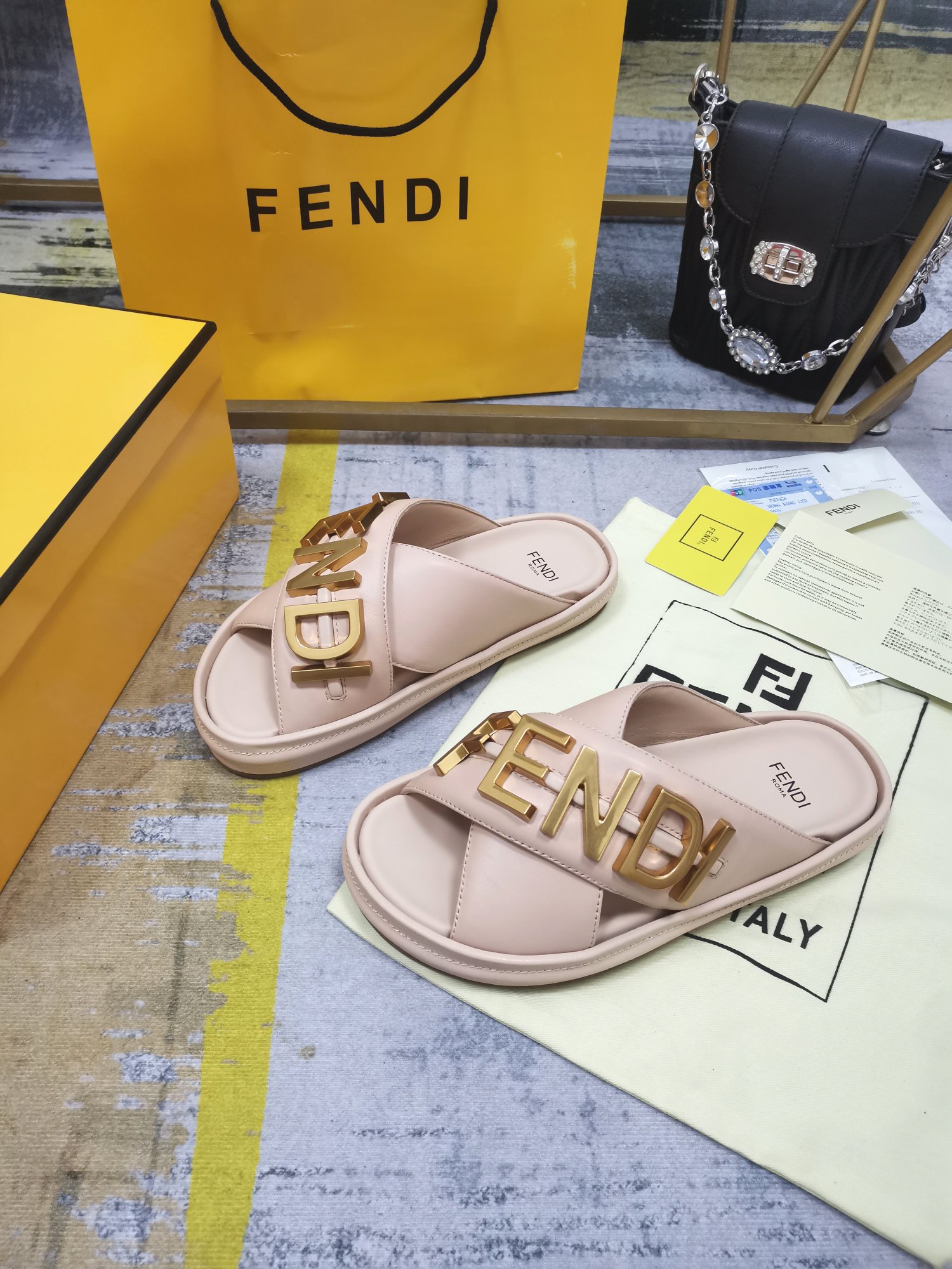 Bagsaaa F**digraphy Pink Leather Sildes