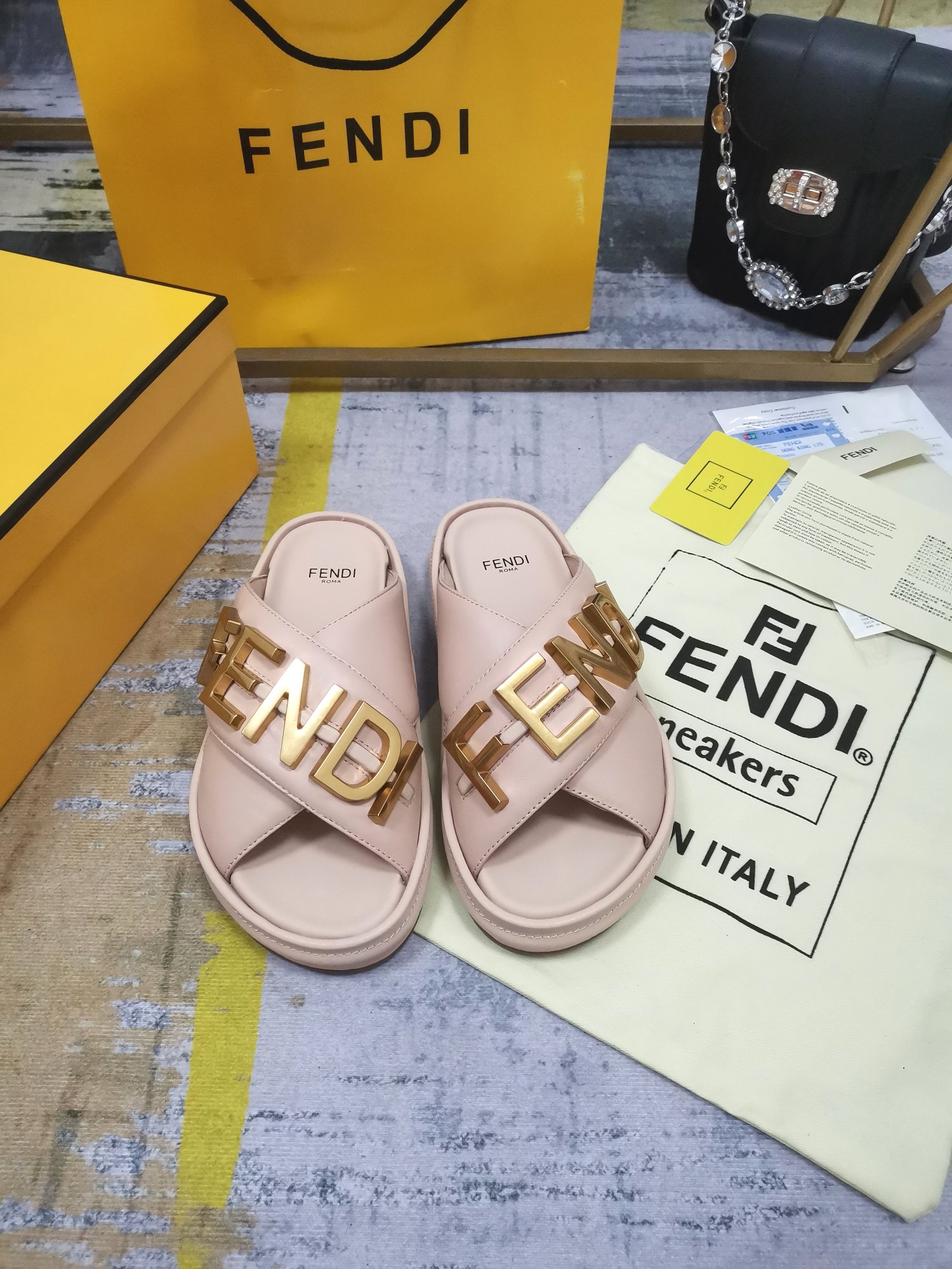 Bagsaaa F**digraphy Pink Leather Sildes