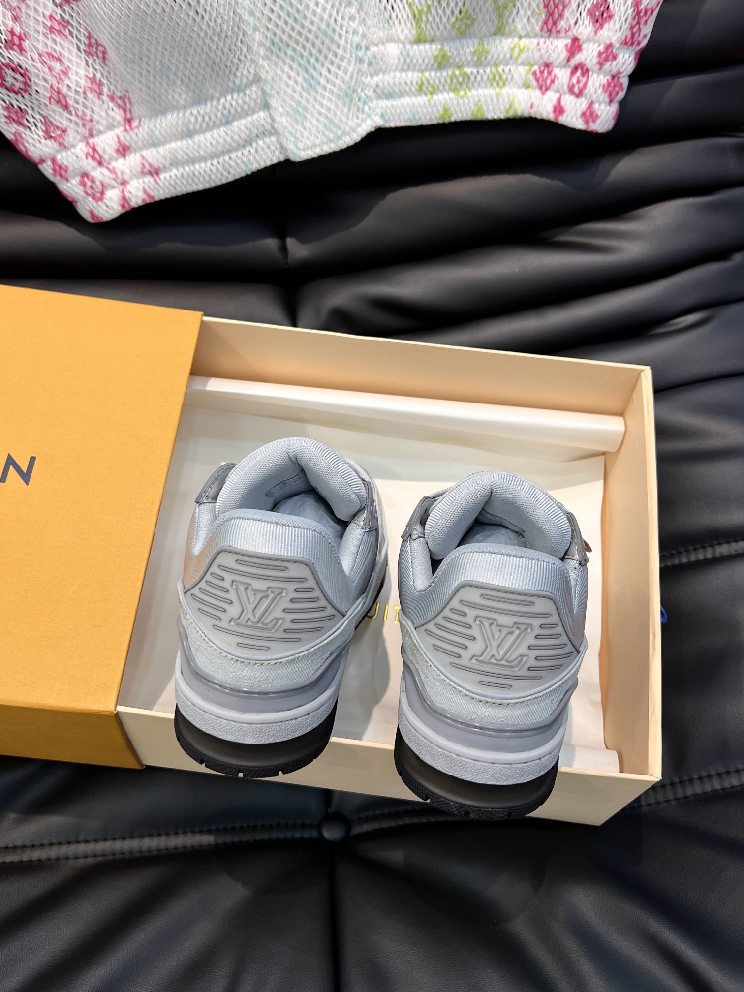 Bagsaaa L0vis Vvtt0n Trainer Sneaker Grey Monogram-embossed grained calf leather
