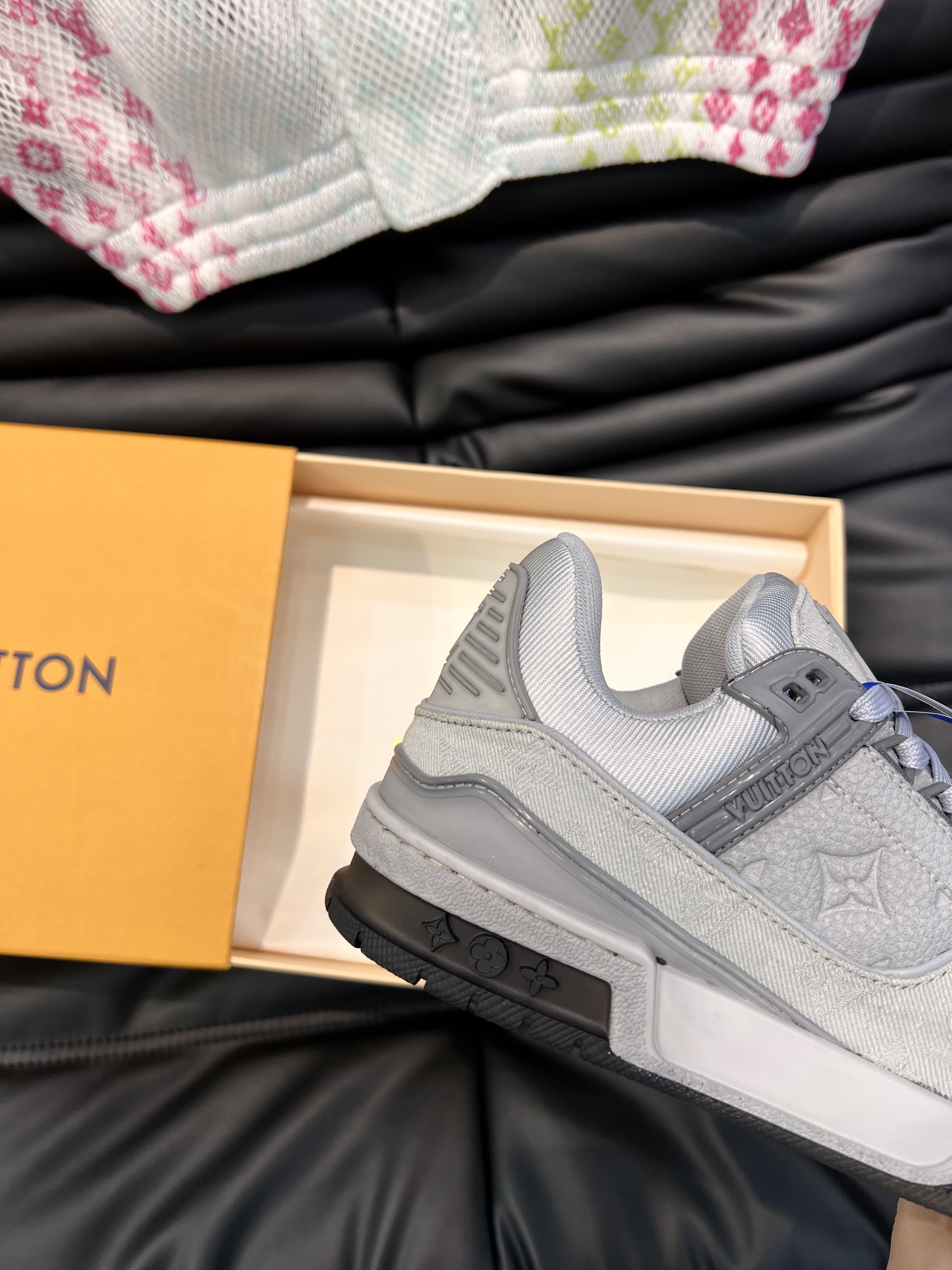 Bagsaaa L0vis Vvtt0n Trainer Sneaker Grey Monogram-embossed grained calf leather