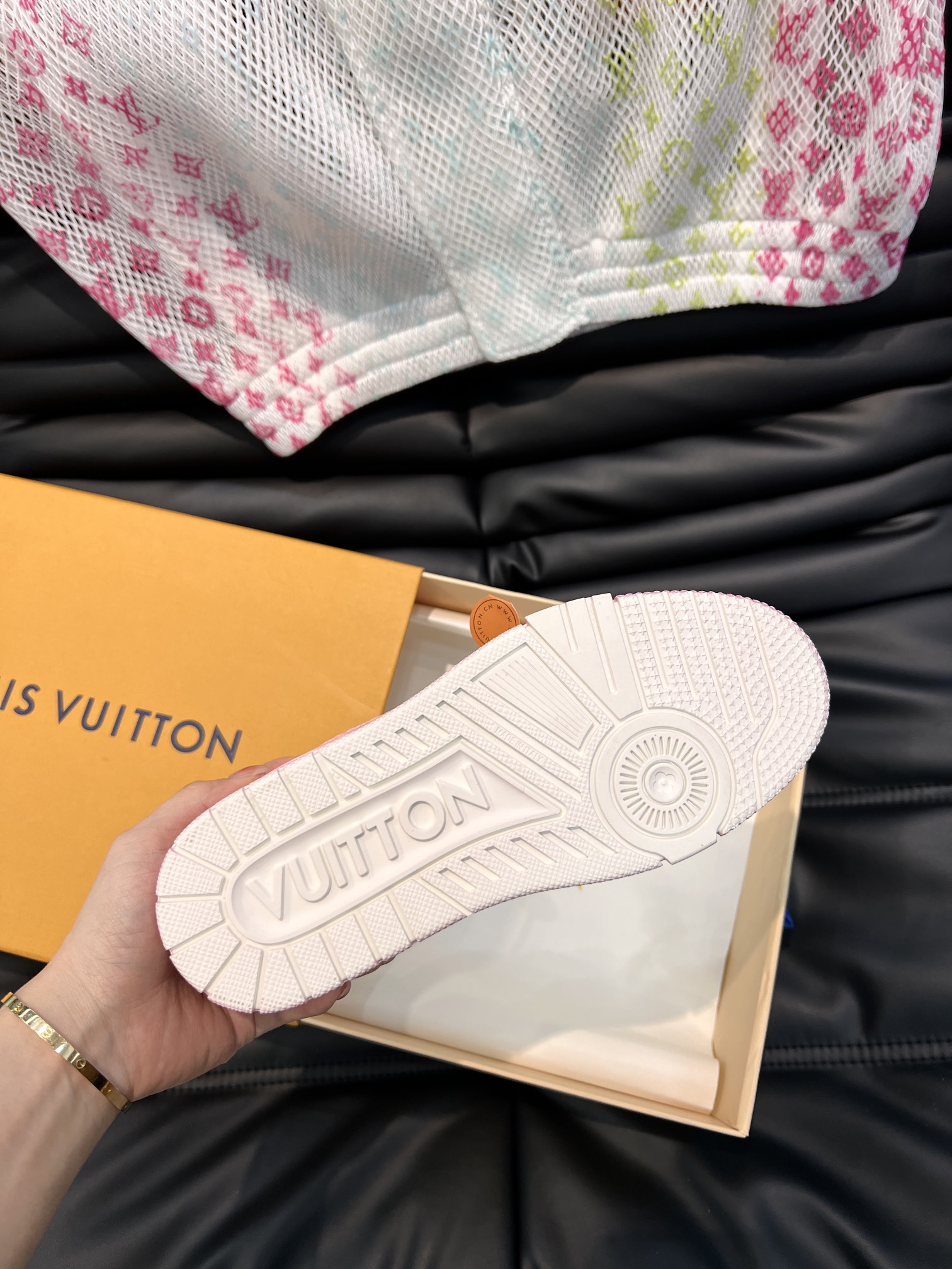 Bagsaaa L0vis Vvtt0n Trainer Sneaker Pink Monogram-embossed grained calf leather