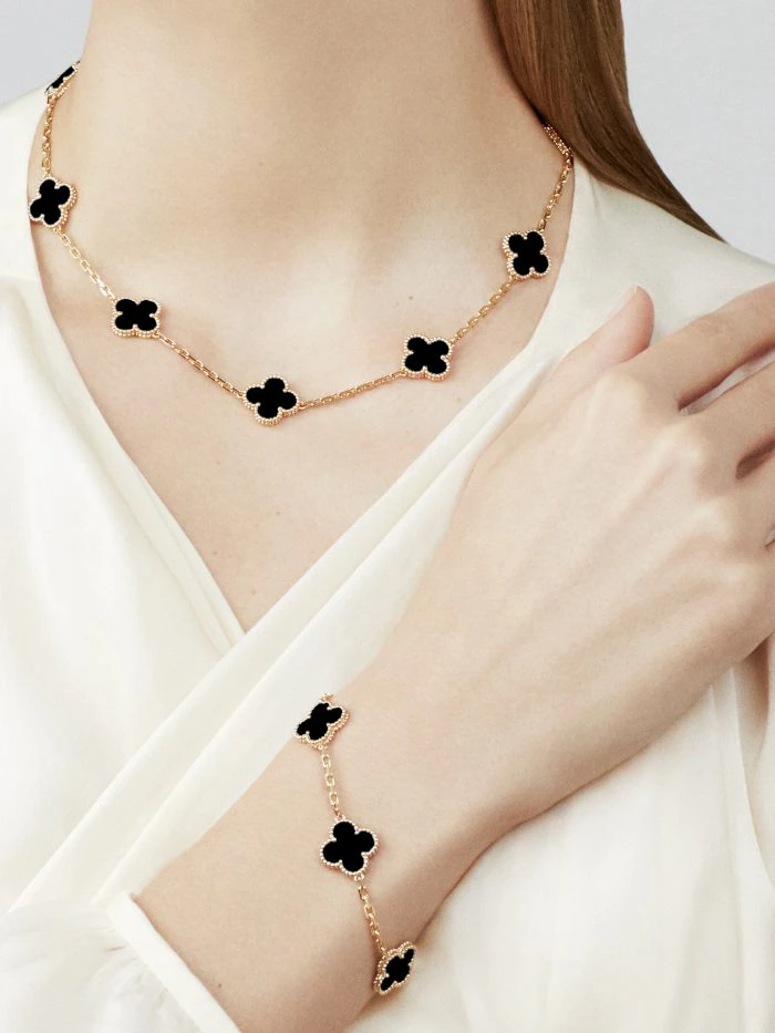 Bagsaaa V*n Cl**f & Arp*1s Black Necklace