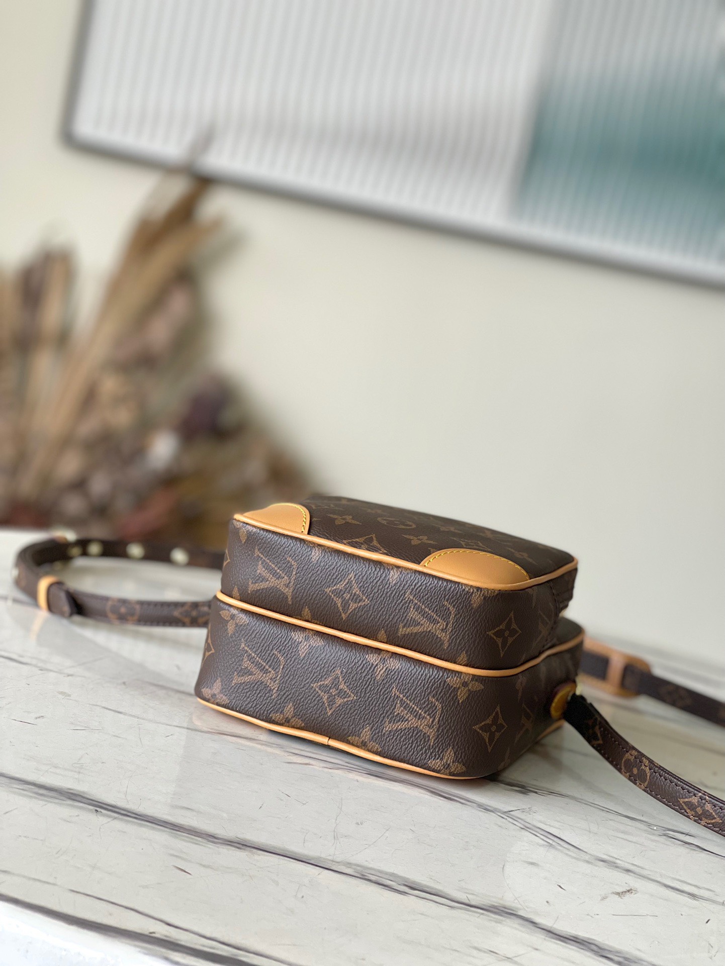 Bagsaaa L0vis Vvtt0n Amazon Monogram Messenger Bag - 15 x 10 x 21.5 cm
