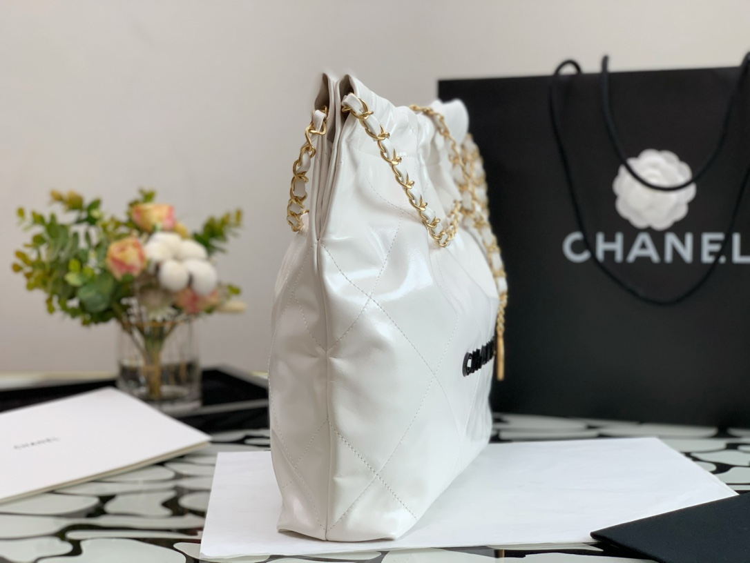 Bagsaaa Ch**el 22 Small Handbag AS3260 White Calfskin & Black Logo - 35 × 37 × 7 cm