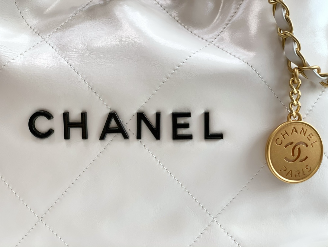 Bagsaaa Ch**el 22 Small Handbag AS3260 White Calfskin & Black Logo - 35 × 37 × 7 cm