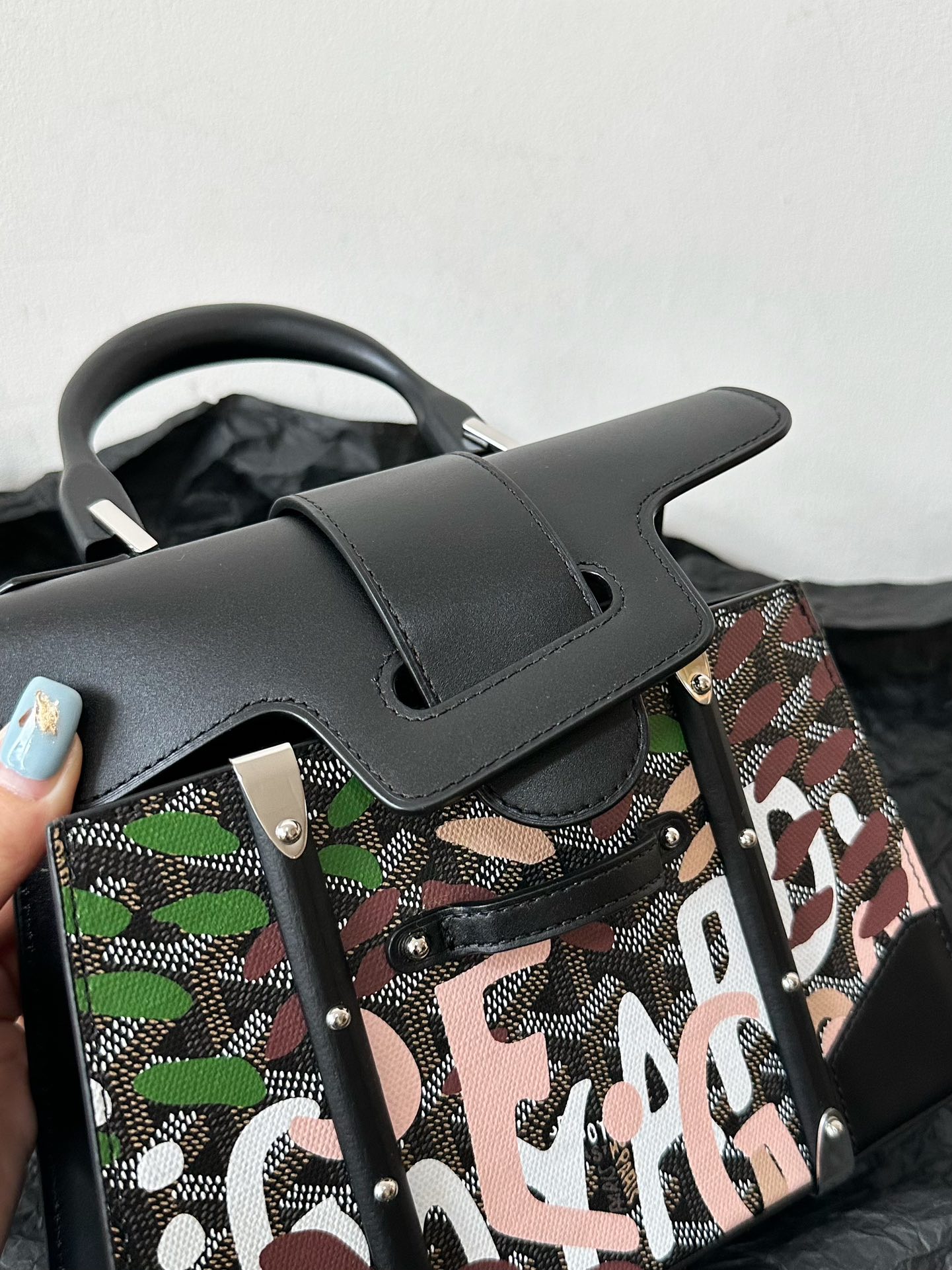 Bagsaaa G09ard Saigon Structure Mini Black and Pink Bag - 15 cm x 7.5 cm x 20 cm