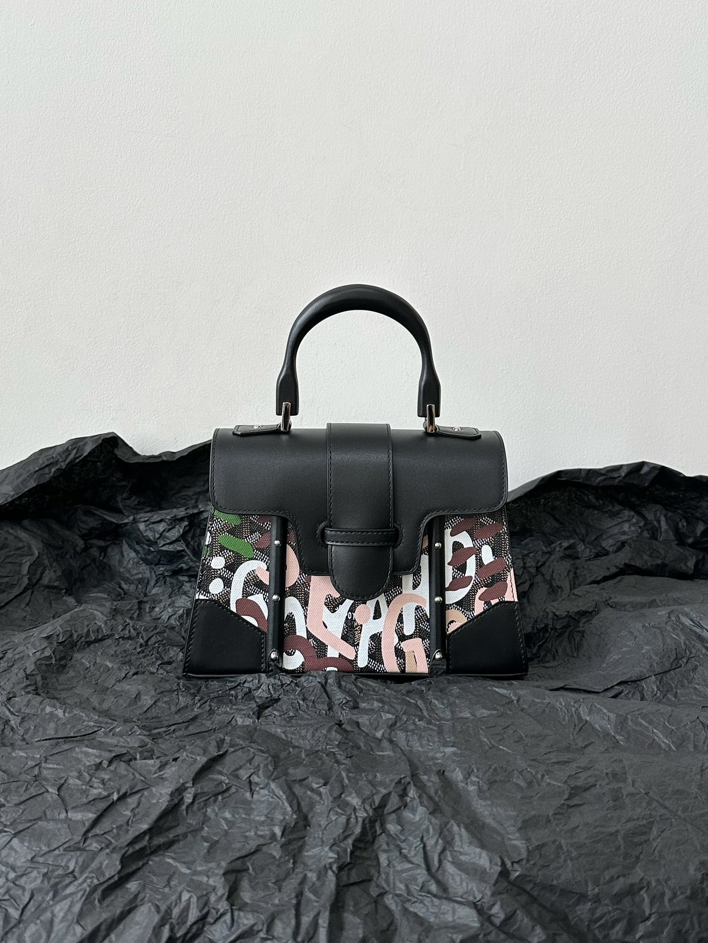 Bagsaaa G09ard Saigon Structure Mini Black and Pink Bag - 15 cm x 7.5 cm x 20 cm