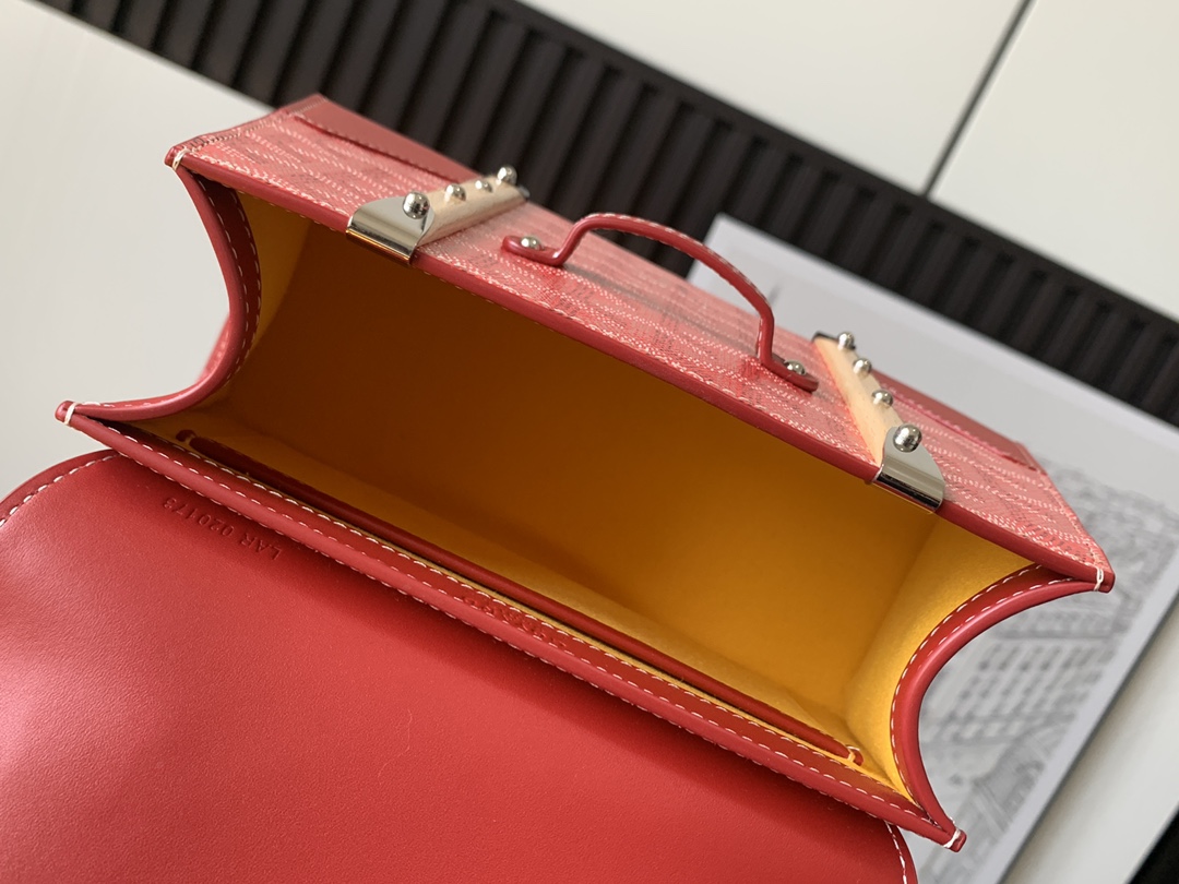 Bagsaaa G09ard Saigon Structure Mini Red Bag - 15 cm x 7.5 cm x 20 cm