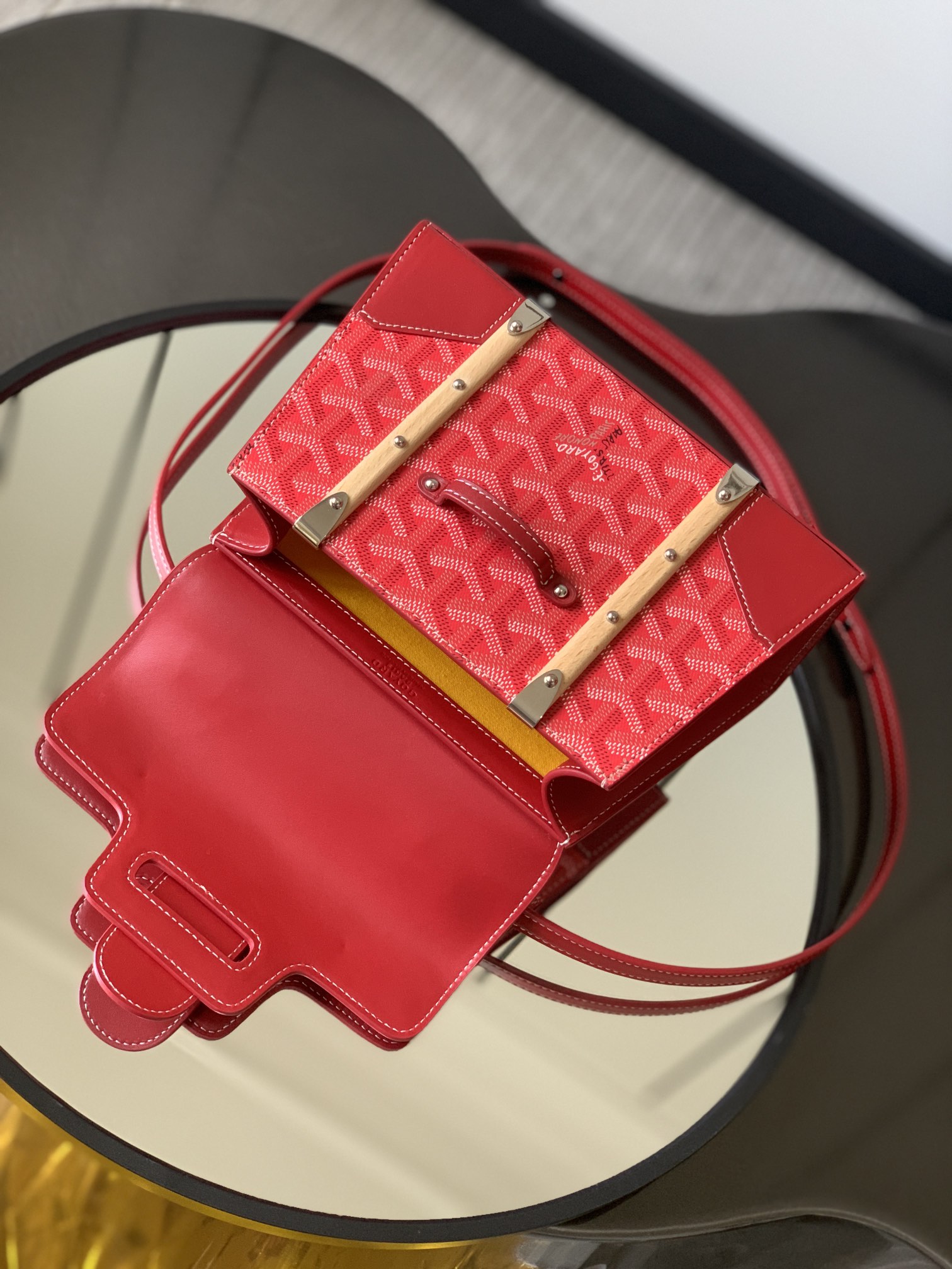 Bagsaaa G09ard Saigon Structure Mini Red Bag - 15 cm x 7.5 cm x 20 cm
