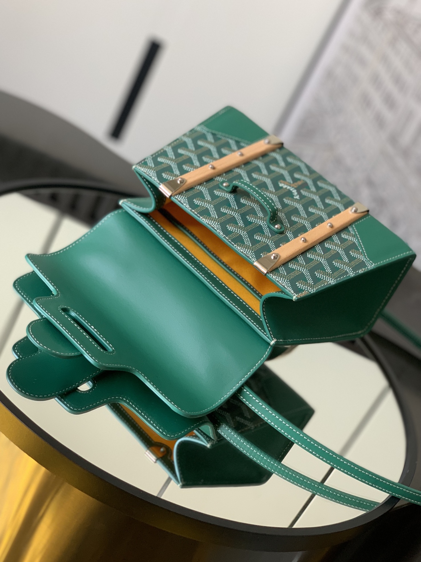 Bagsaaa G09ard Saigon Structure Mini Green Bag - 15 cm x 7.5 cm x 20 cm