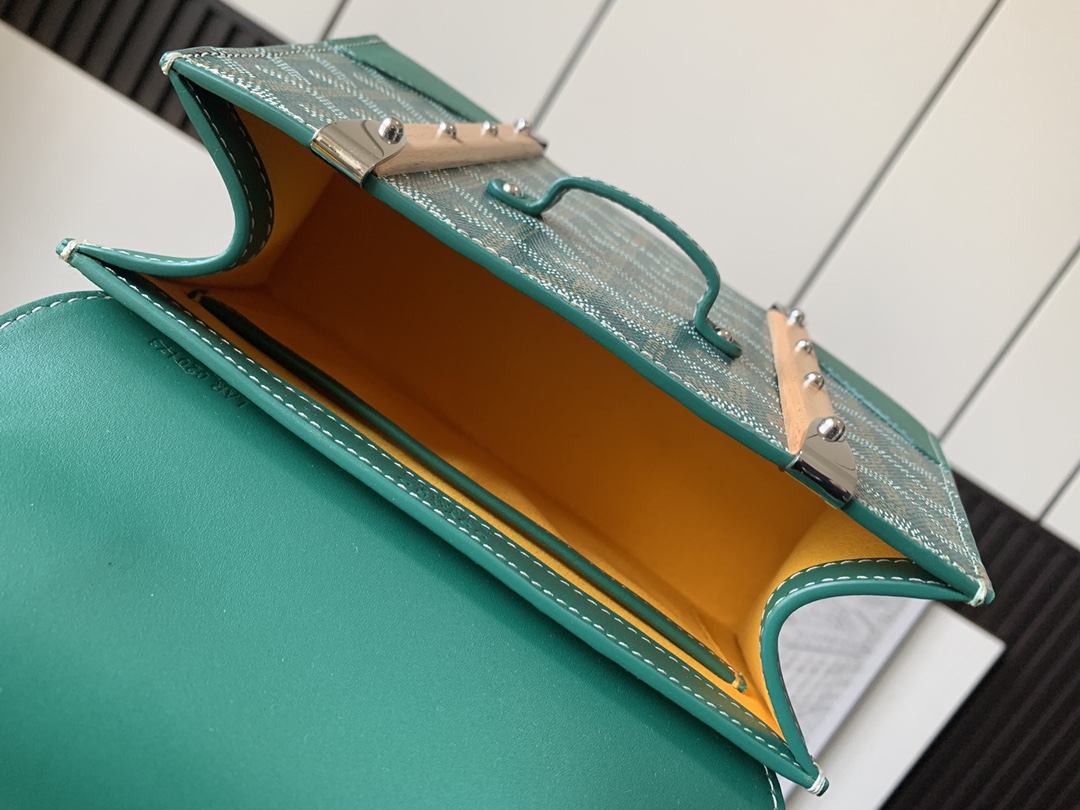 Bagsaaa G09ard Saigon Structure Mini Green Bag - 15 cm x 7.5 cm x 20 cm