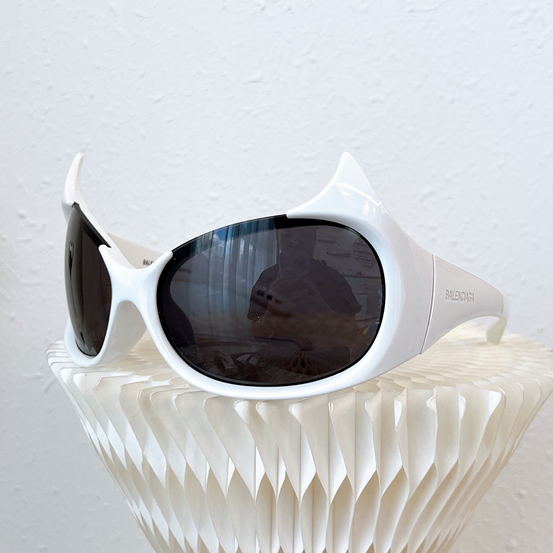 Bagsaaa Ba1en*iaga Gotham Cat Sunglasses