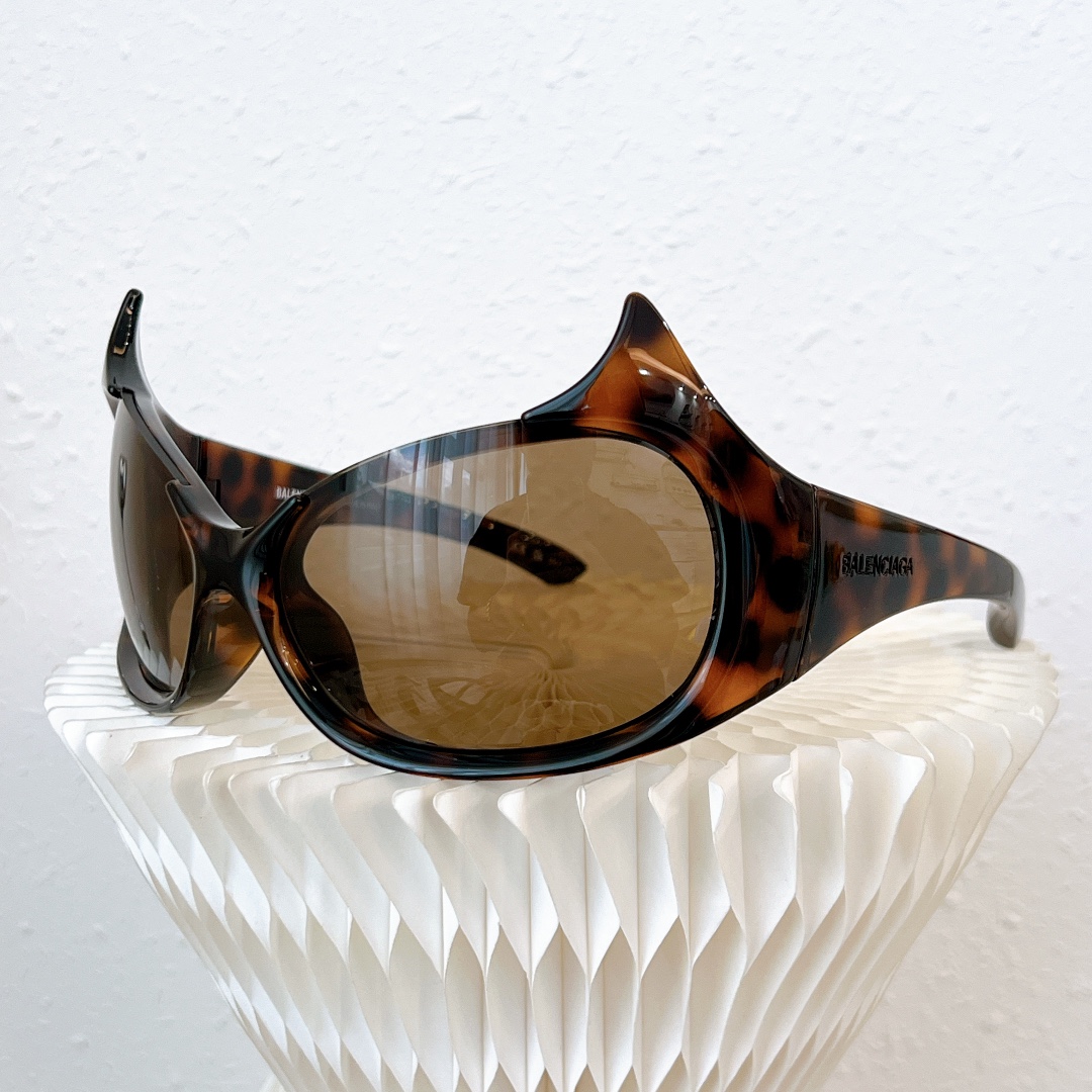 Bagsaaa Ba1en*iaga Gotham Cat Sunglasses