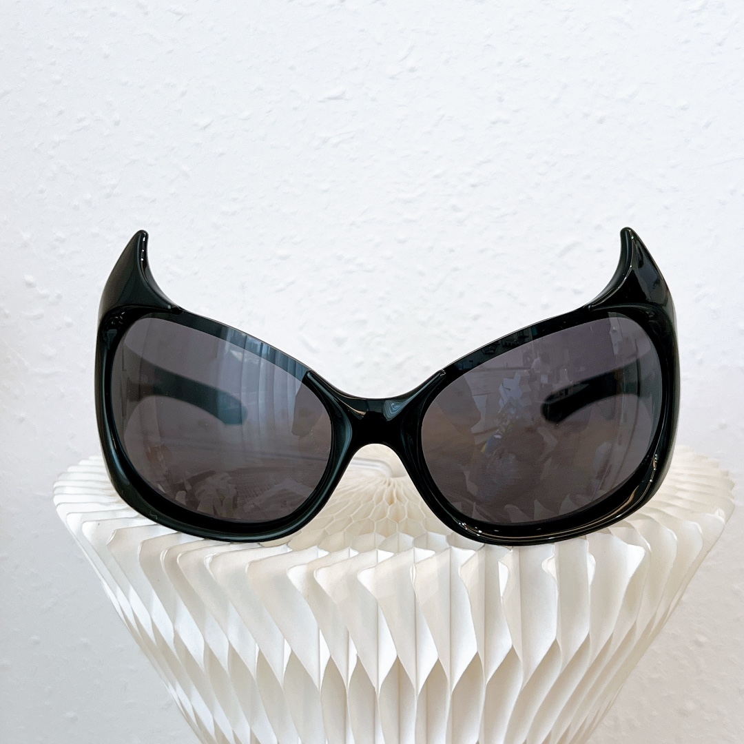 Bagsaaa Ba1en*iaga Gotham Cat Sunglasses