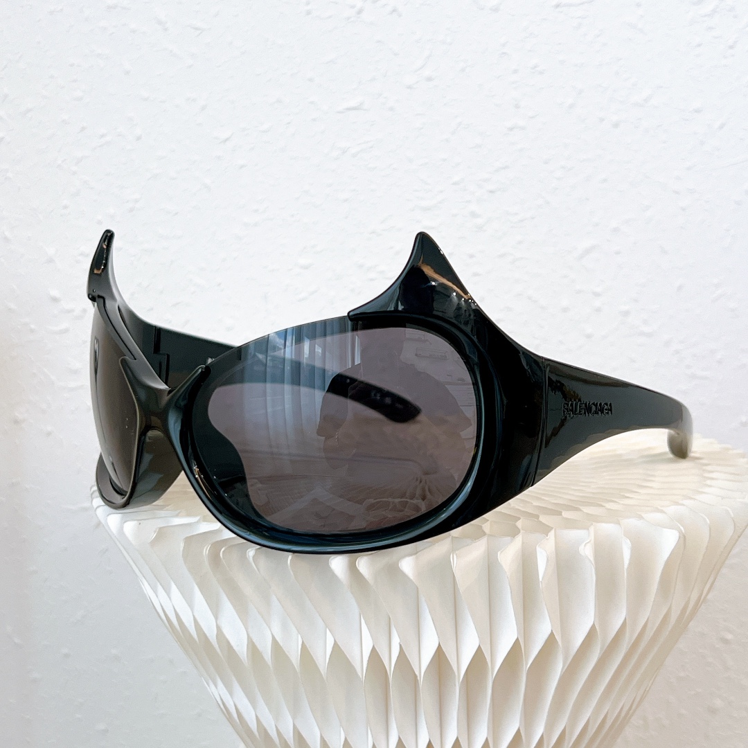 Bagsaaa Ba1en*iaga Gotham Cat Sunglasses