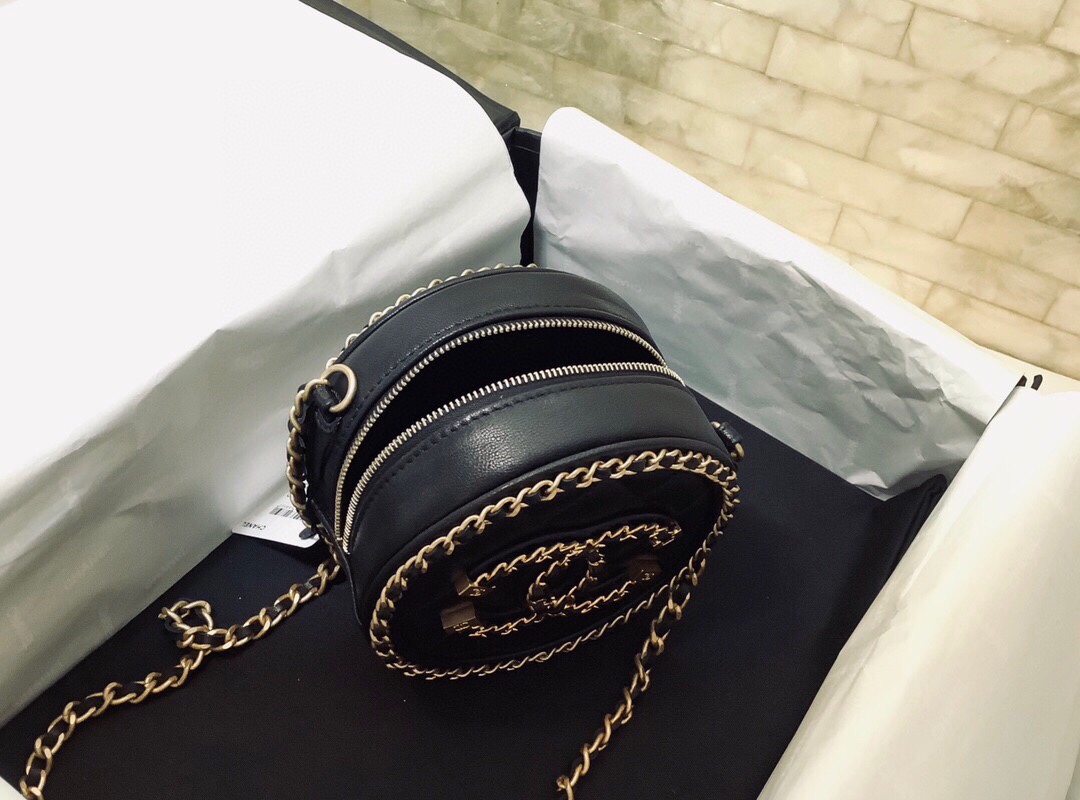 Bagsaaa Ch**el Around CC Filigree Goatskin - 12cm