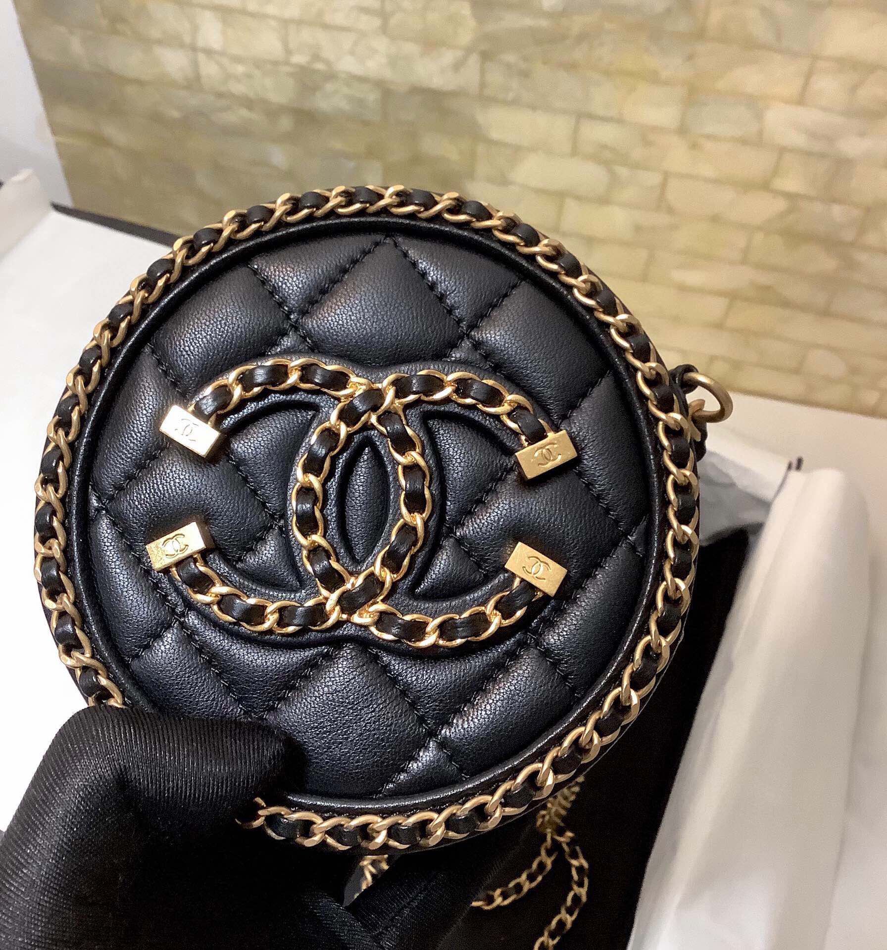 Bagsaaa Ch**el Around CC Filigree Goatskin - 12cm