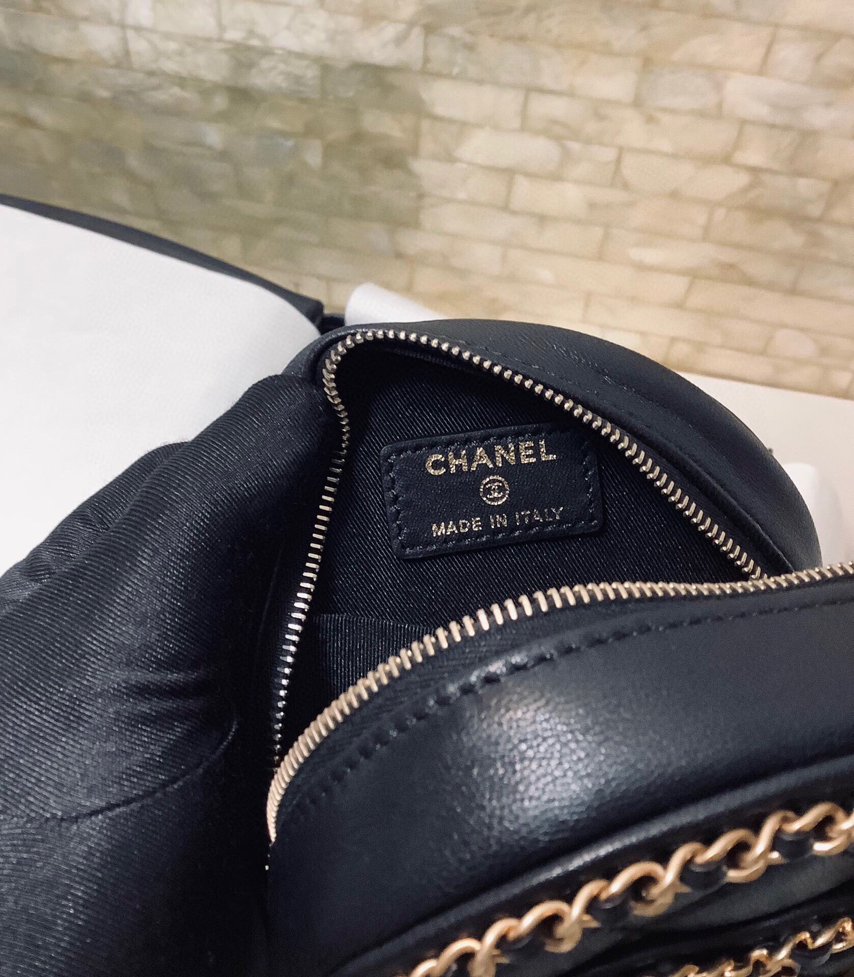 Bagsaaa Ch**el Around CC Filigree Goatskin - 12cm