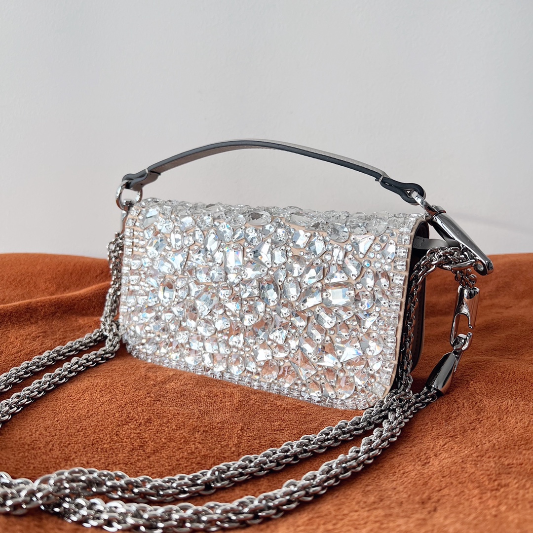 Bagsaaa Va1e*ntin0 Garavani Mini Locò White Crystal - 19 x 10.5 x5 cm