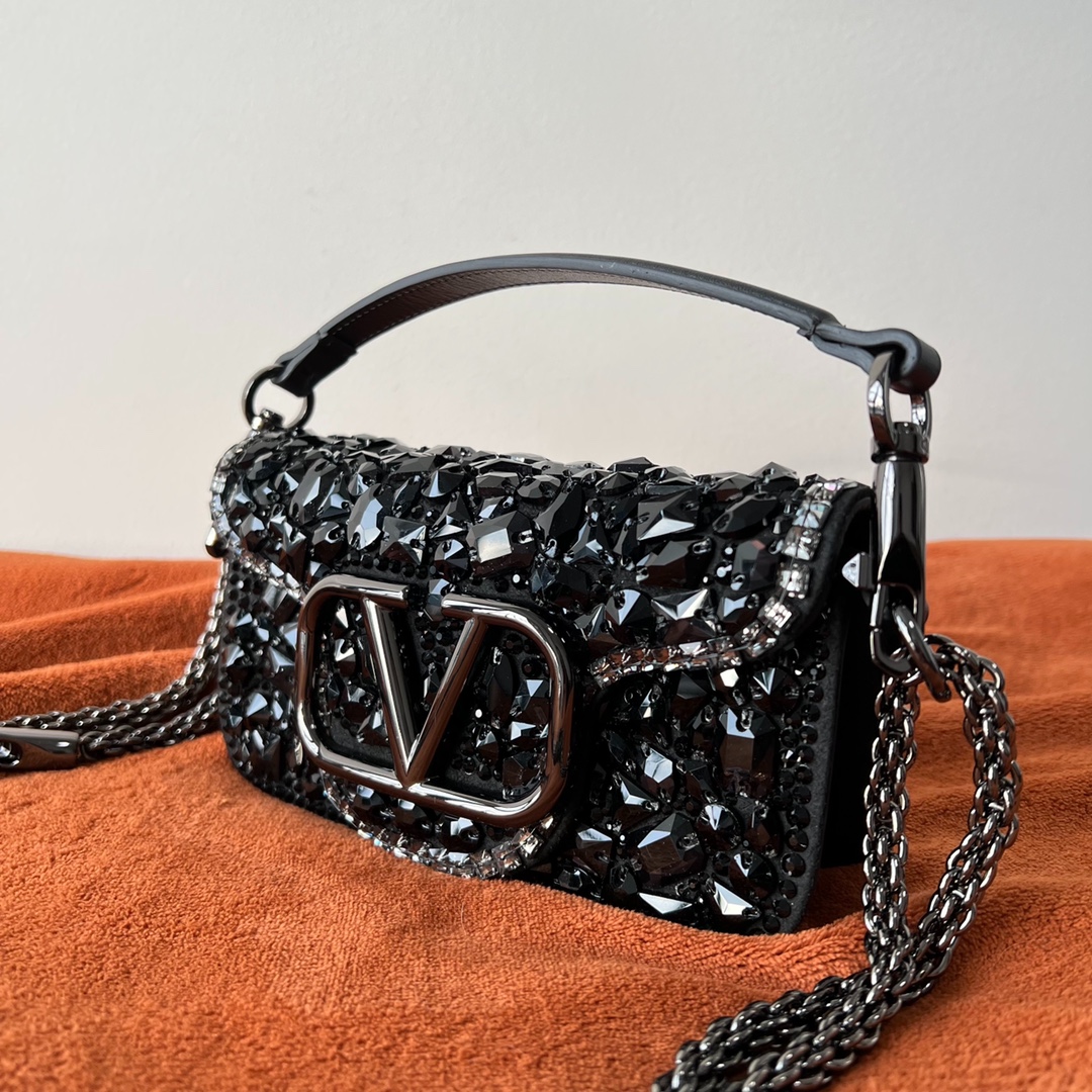 Bagsaaa Va1e*ntin0 Garavani Mini Locò Black Crystal - 19 x 10.5 x 5 cm