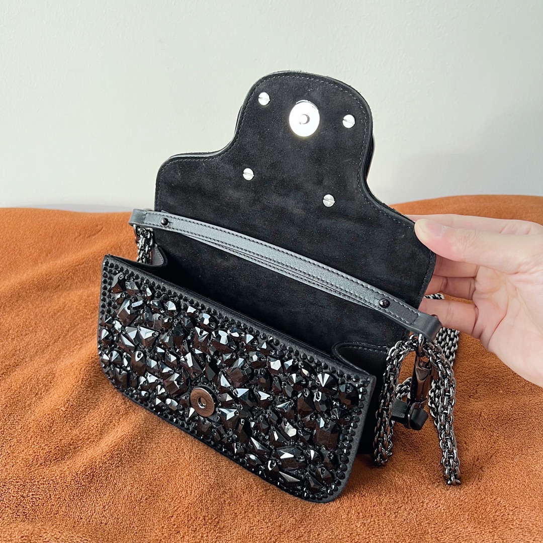 Bagsaaa Va1e*ntin0 Garavani Mini Locò Black Crystal - 19 x 10.5 x 5 cm