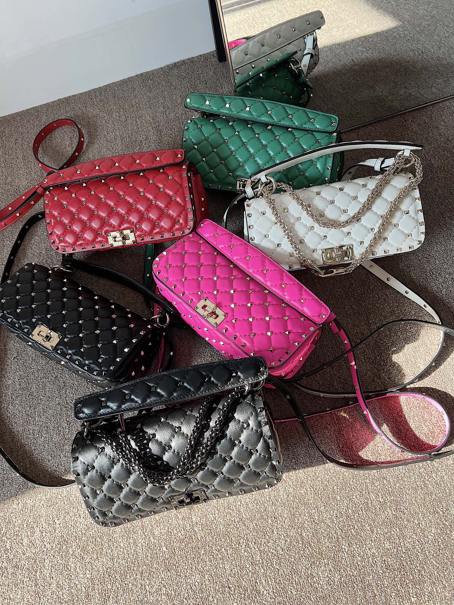 Bagsaaa Va1e*ntin0 Roclstud Spike Bag - 24x11x7cm