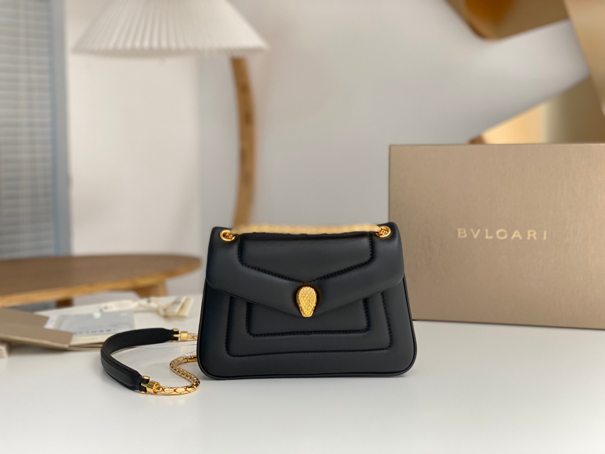 Bagsaaa Bv1g*ai Serpenti Reverse Black Bag- 22.5 X 15 X 7cm
