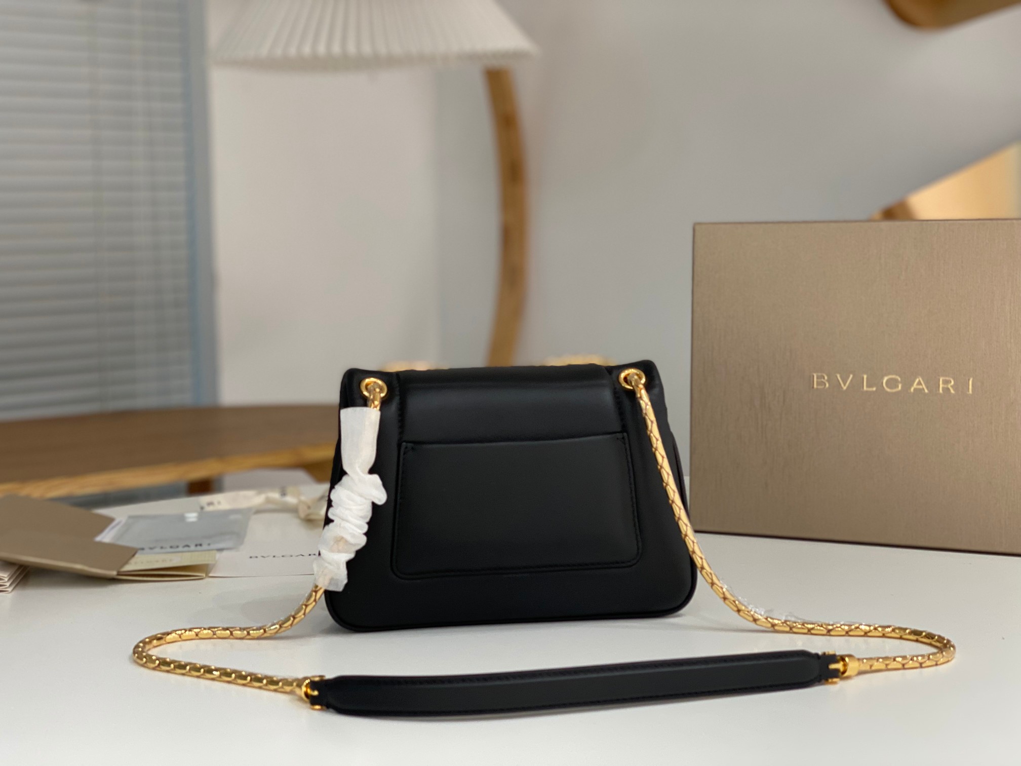 Bagsaaa Bv1g*ai Serpenti Reverse Black Bag- 22.5 X 15 X 7cm