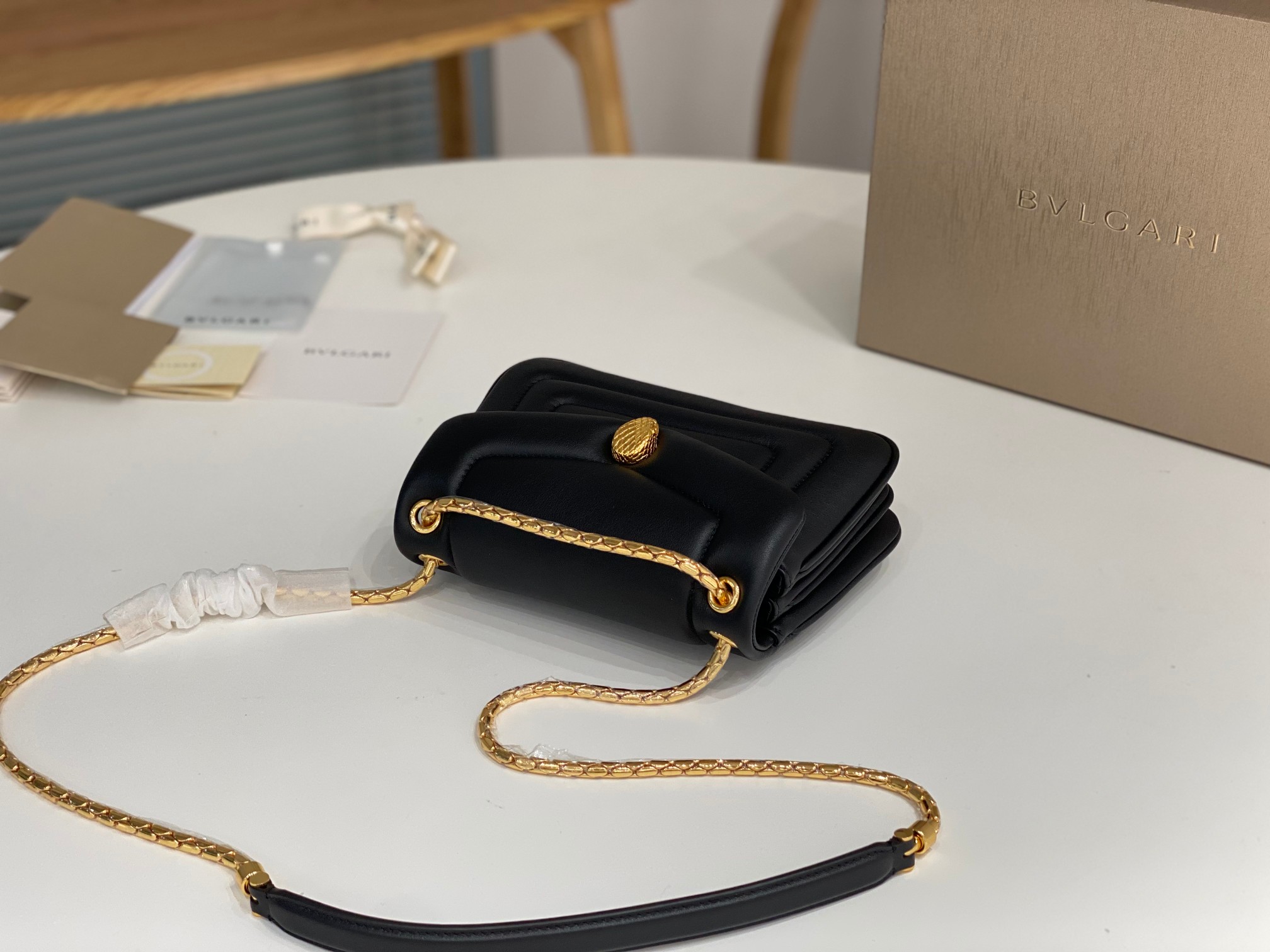 Bagsaaa Bv1g*ai Serpenti Reverse Black Bag- 22.5 X 15 X 7cm